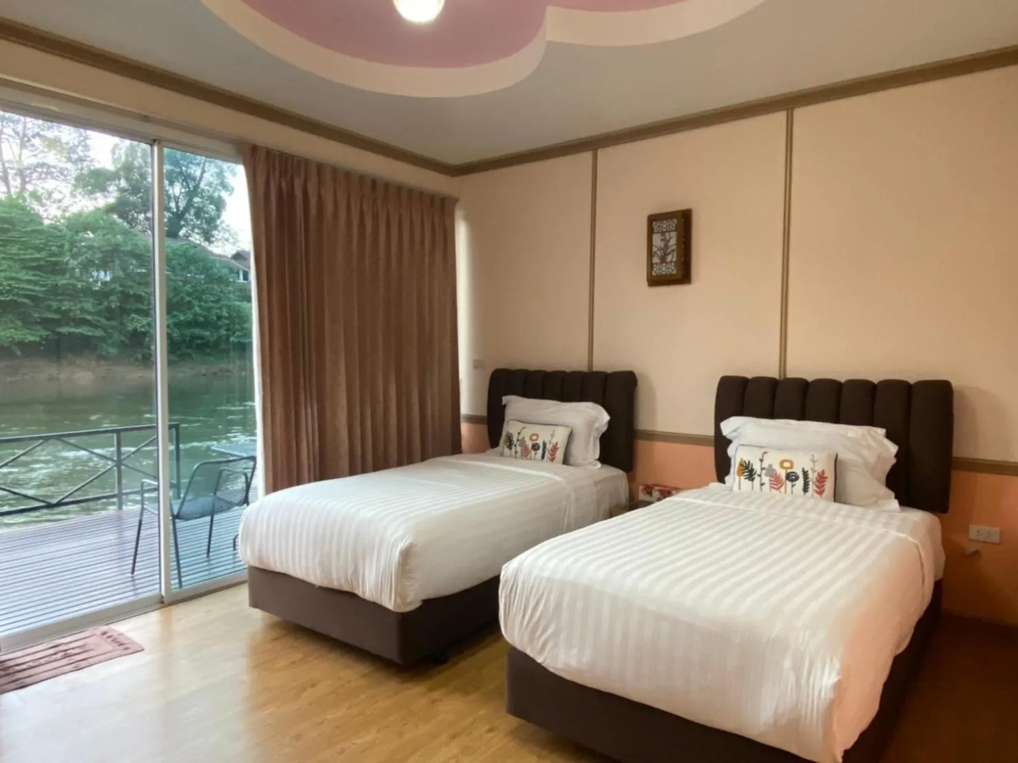 Photo of the whole room, Bed in Suan Sai Yok Resort