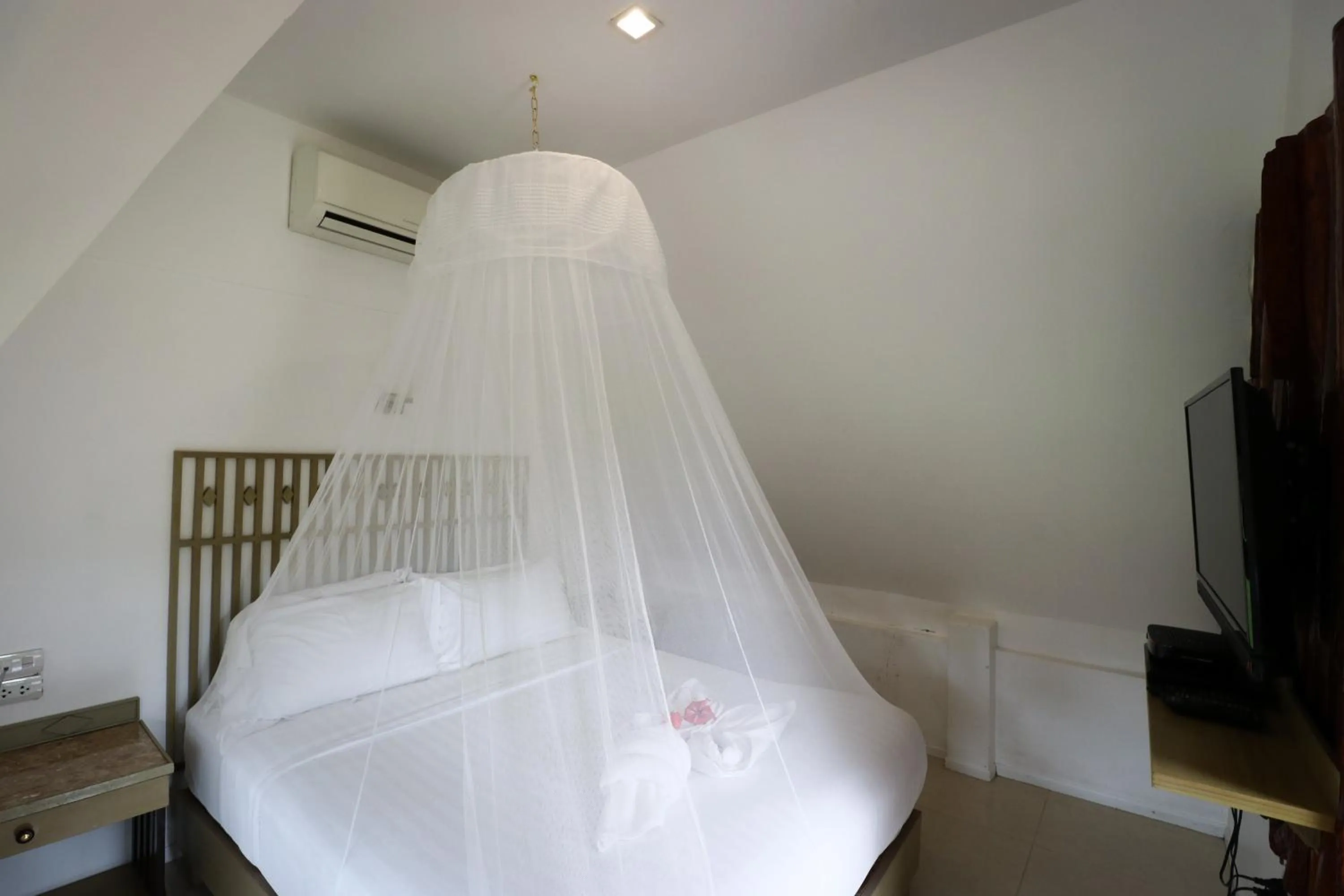 Bed in Suan Sai Yok Resort
