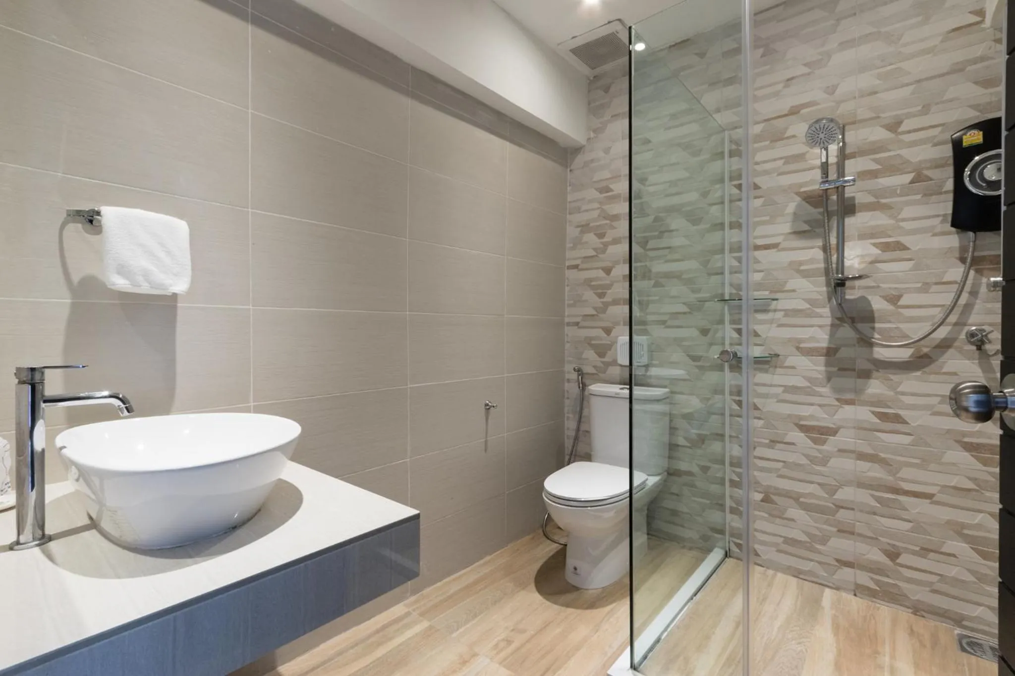 Shower in Suan Sai Yok Resort