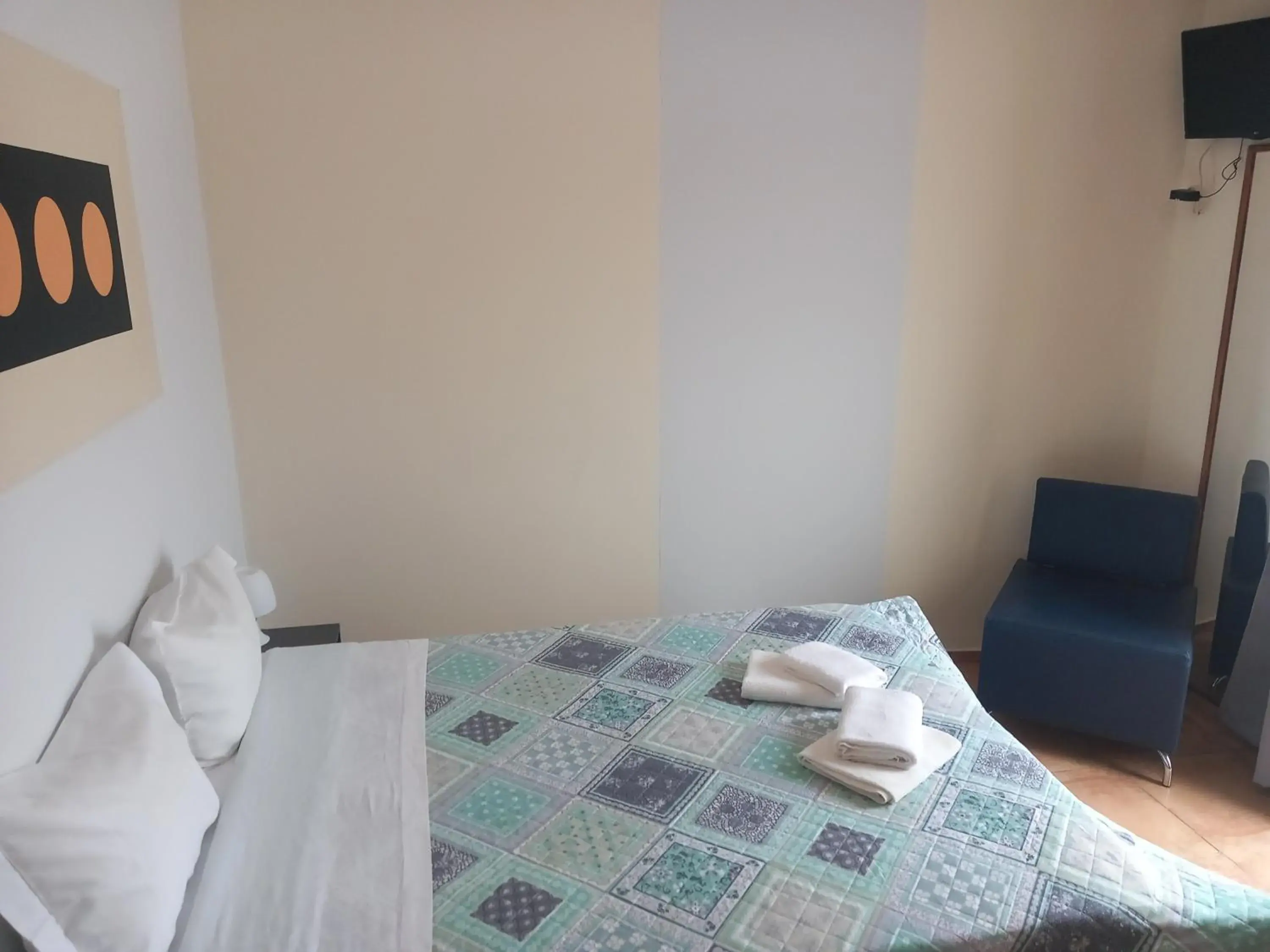 Double Room with Balcony - single occupancy in Sao Jose Guesthouse Double Room with Balcony - single occupancy in Sao Jose Guesthouse