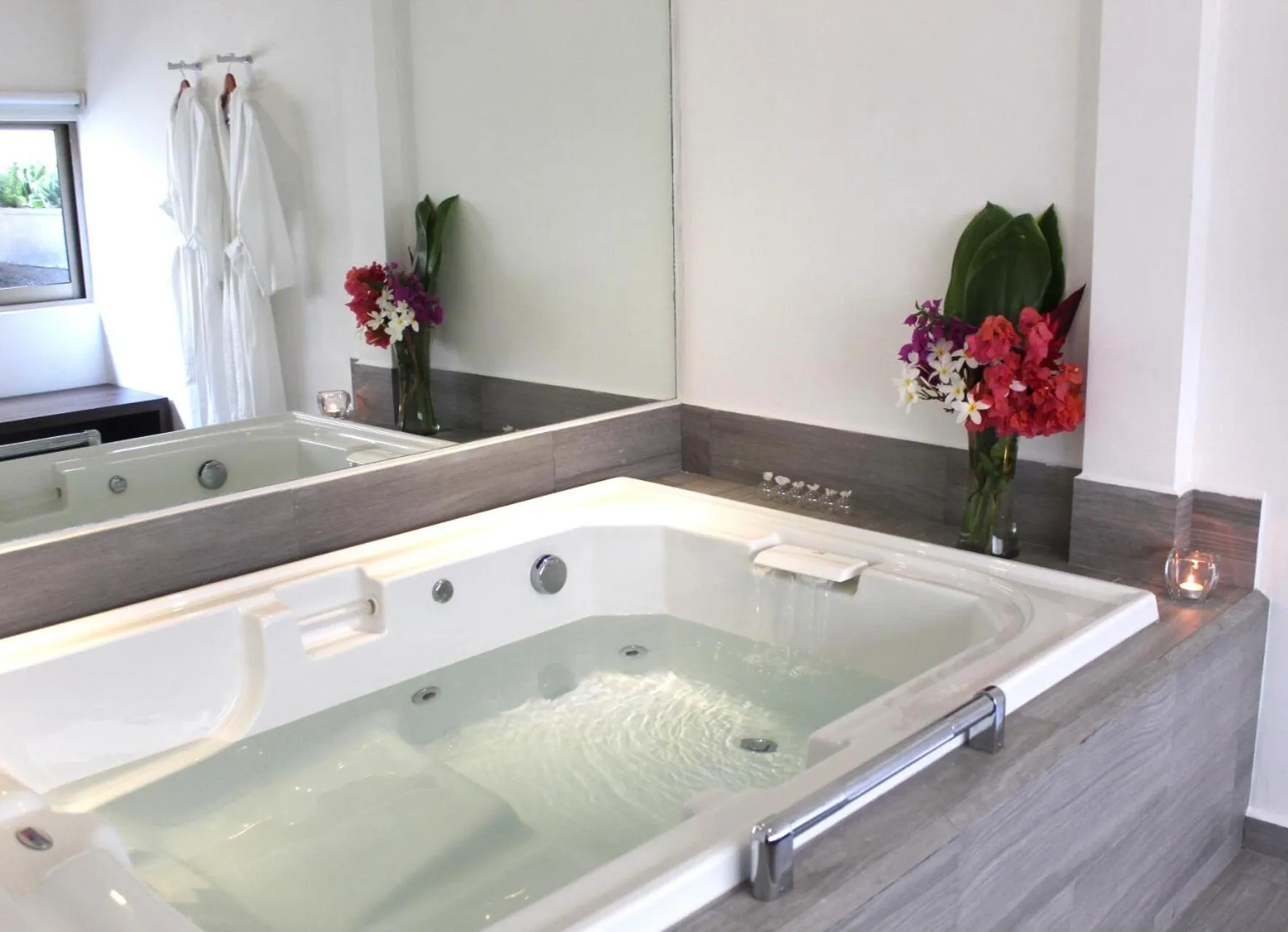 Hot Tub in Mesón de la Luna Hotel & Spa