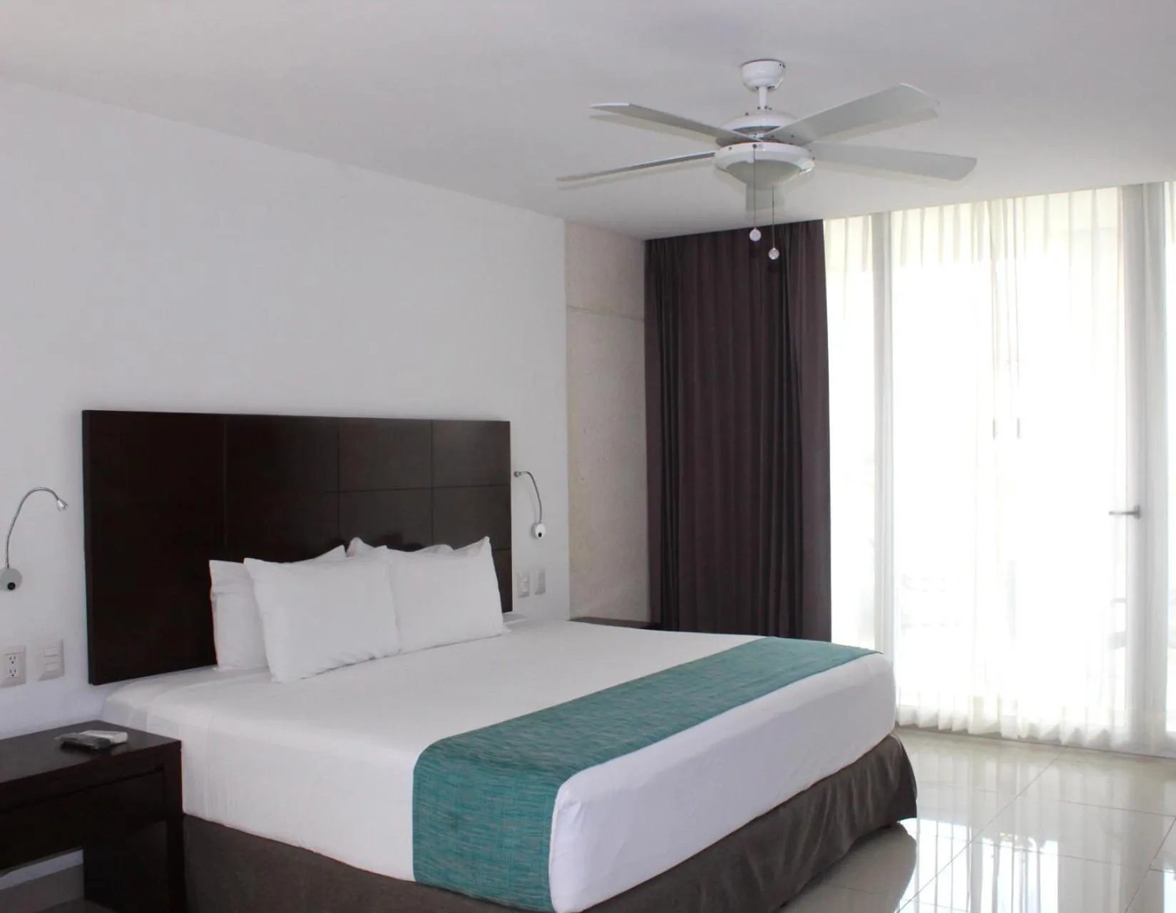 Photo of the whole room, Bed in Mesón de la Luna Hotel & Spa