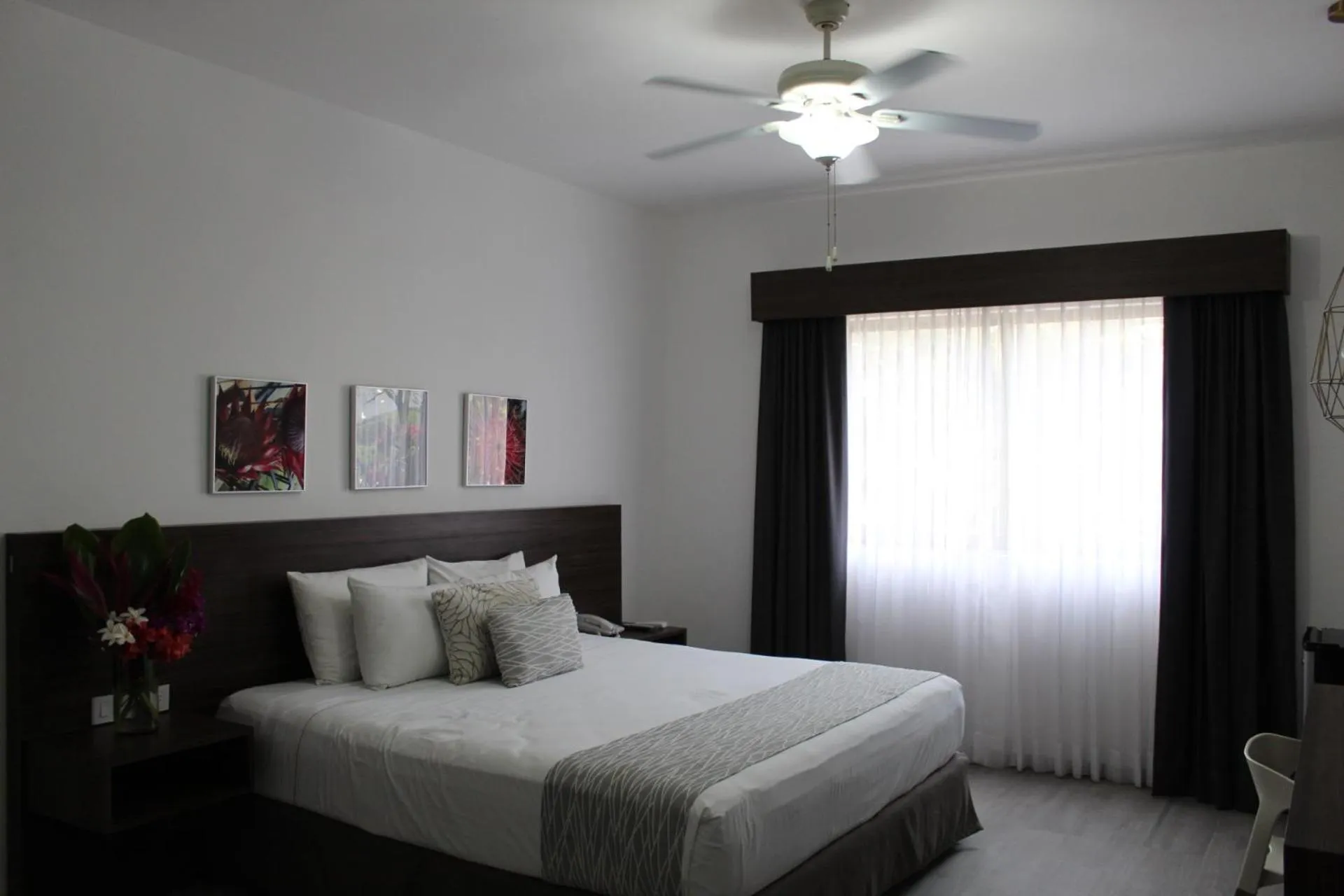 Photo of the whole room, Bed in Mesón de la Luna Hotel & Spa