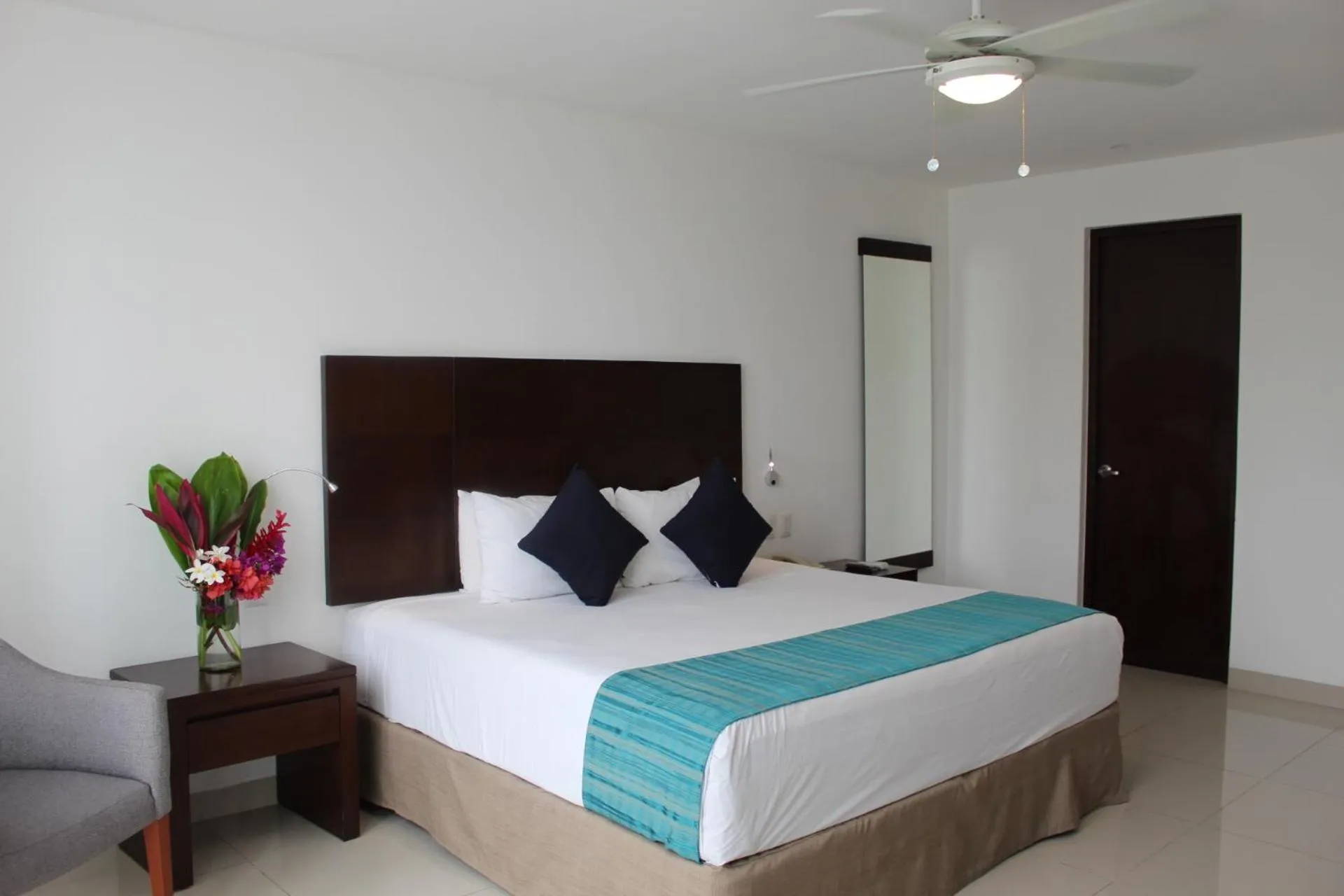 Bedroom, Bed in Mesón de la Luna Hotel & Spa