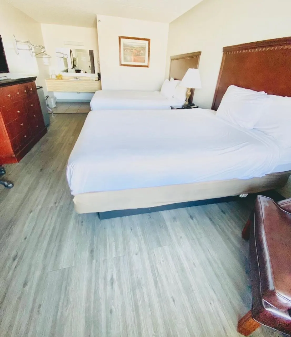 Photo of the whole room, Bed in Willow Tree Inn Branson