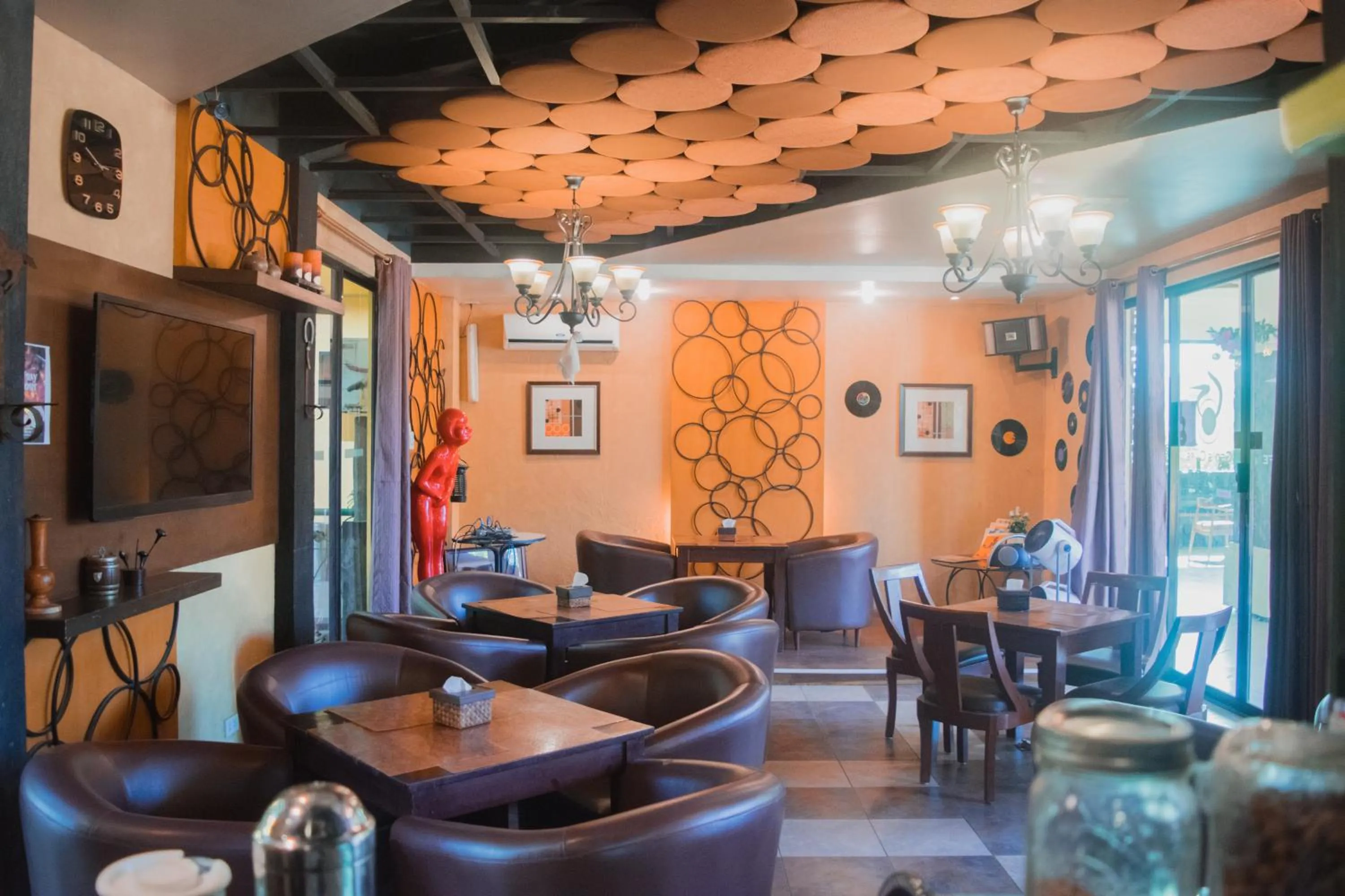 Restaurant/places to eat in Country Village Hotel