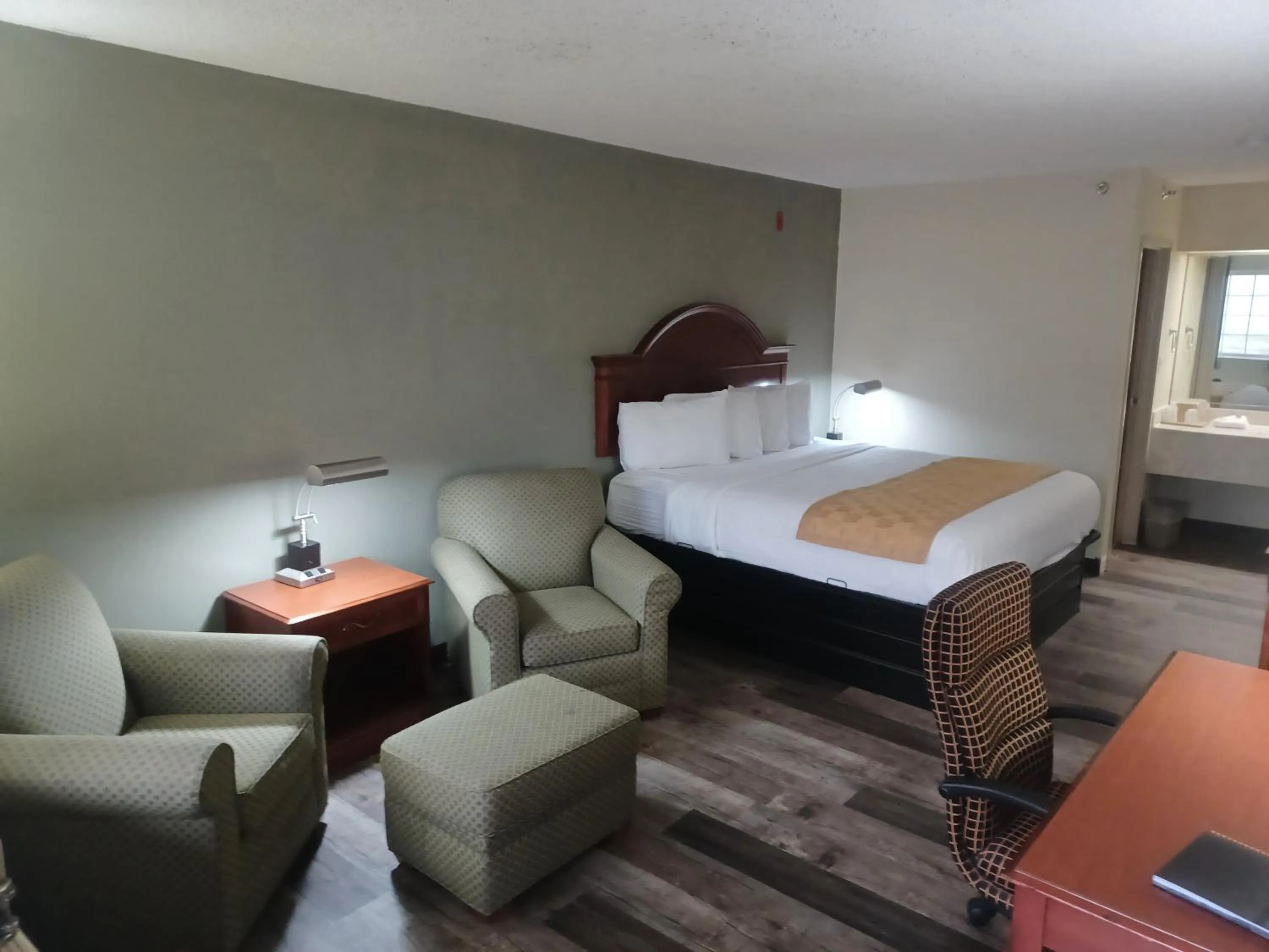 Photo of the whole room, Bed in Docker's Inn