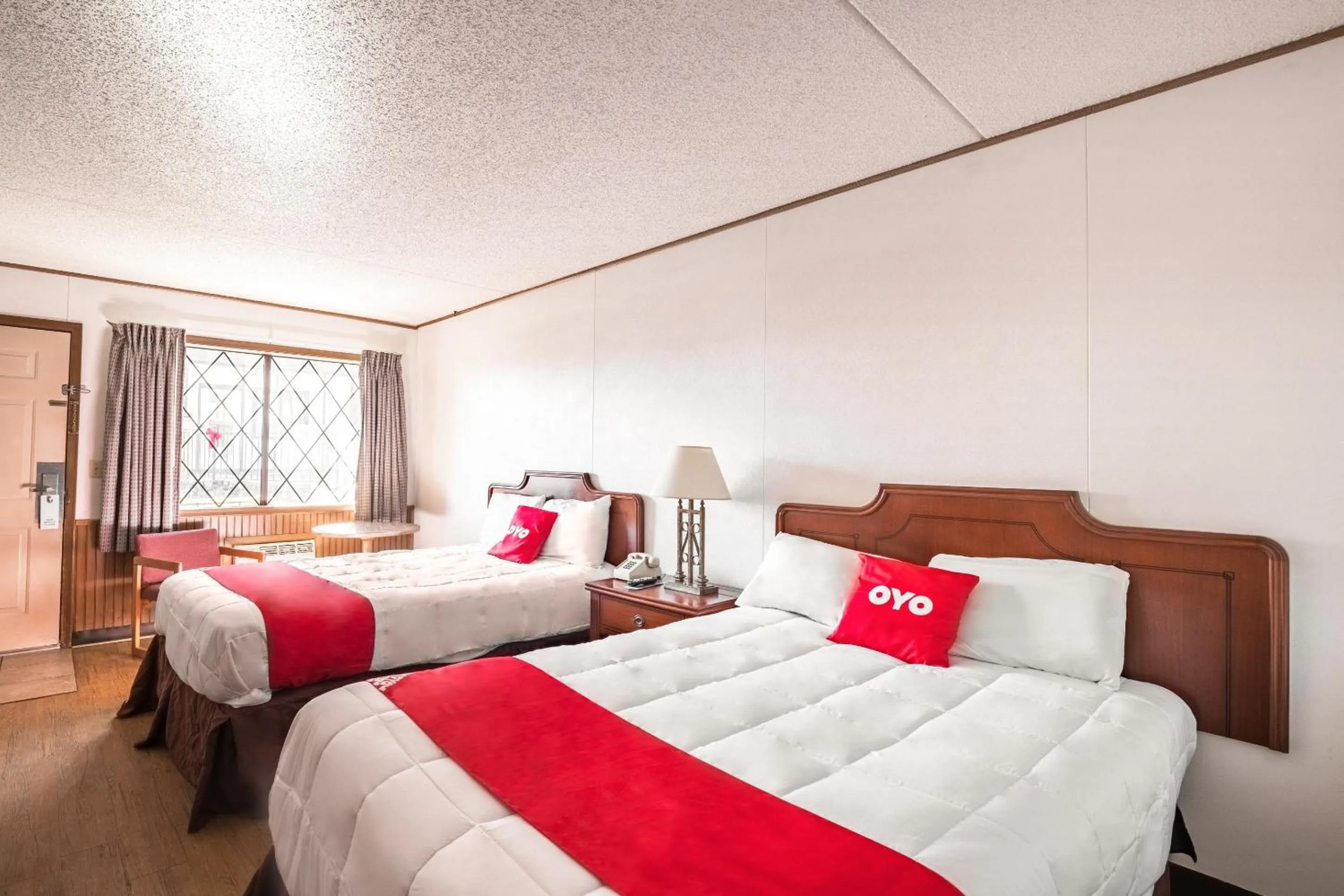 Bedroom in OYO Hotel Windmill Branson