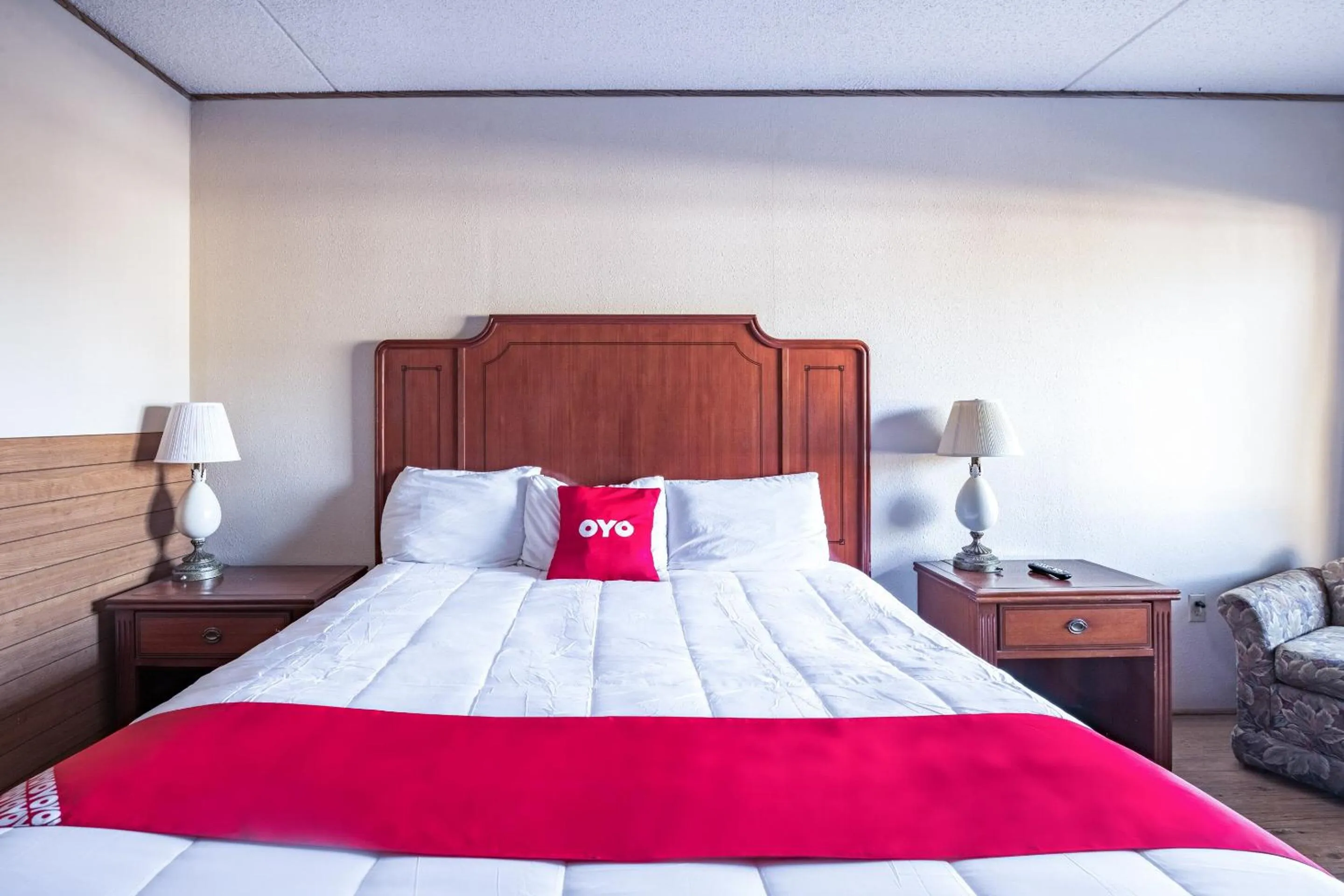 Bedroom in OYO Hotel Windmill Branson