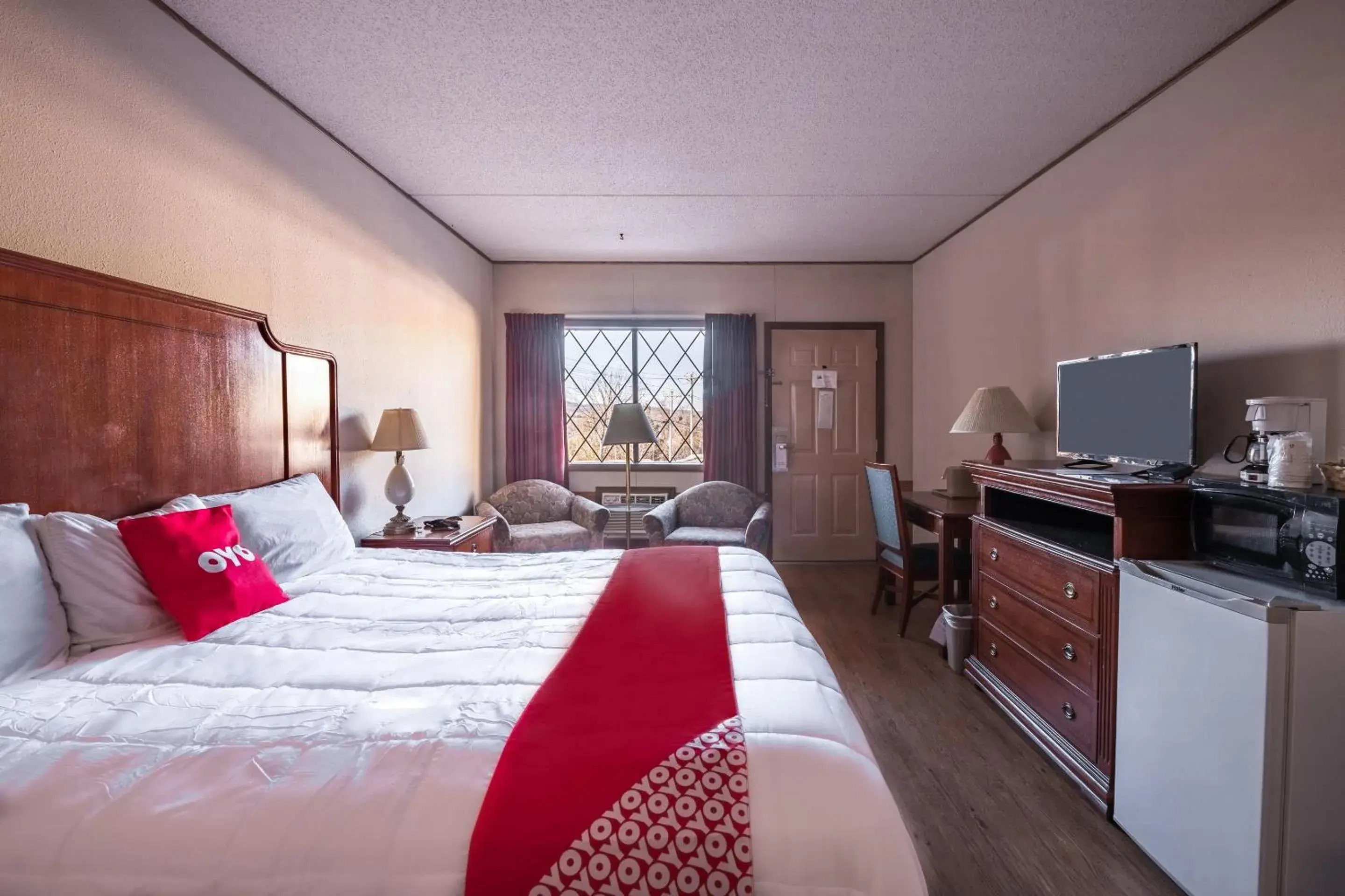 Bedroom in OYO Hotel Windmill Branson Bedroom in OYO Hotel Windmill Branson