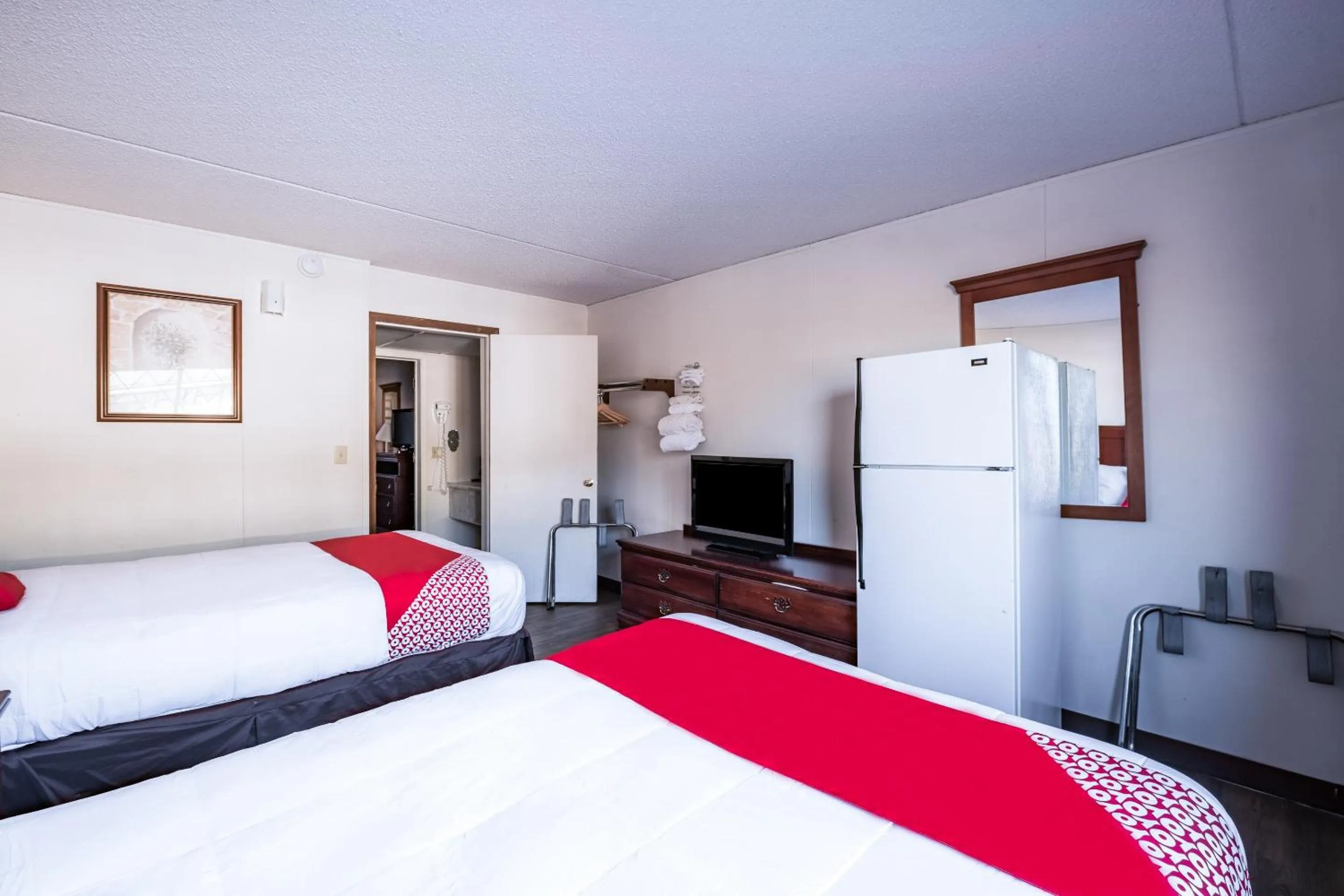 Bedroom in OYO Hotel Windmill Branson