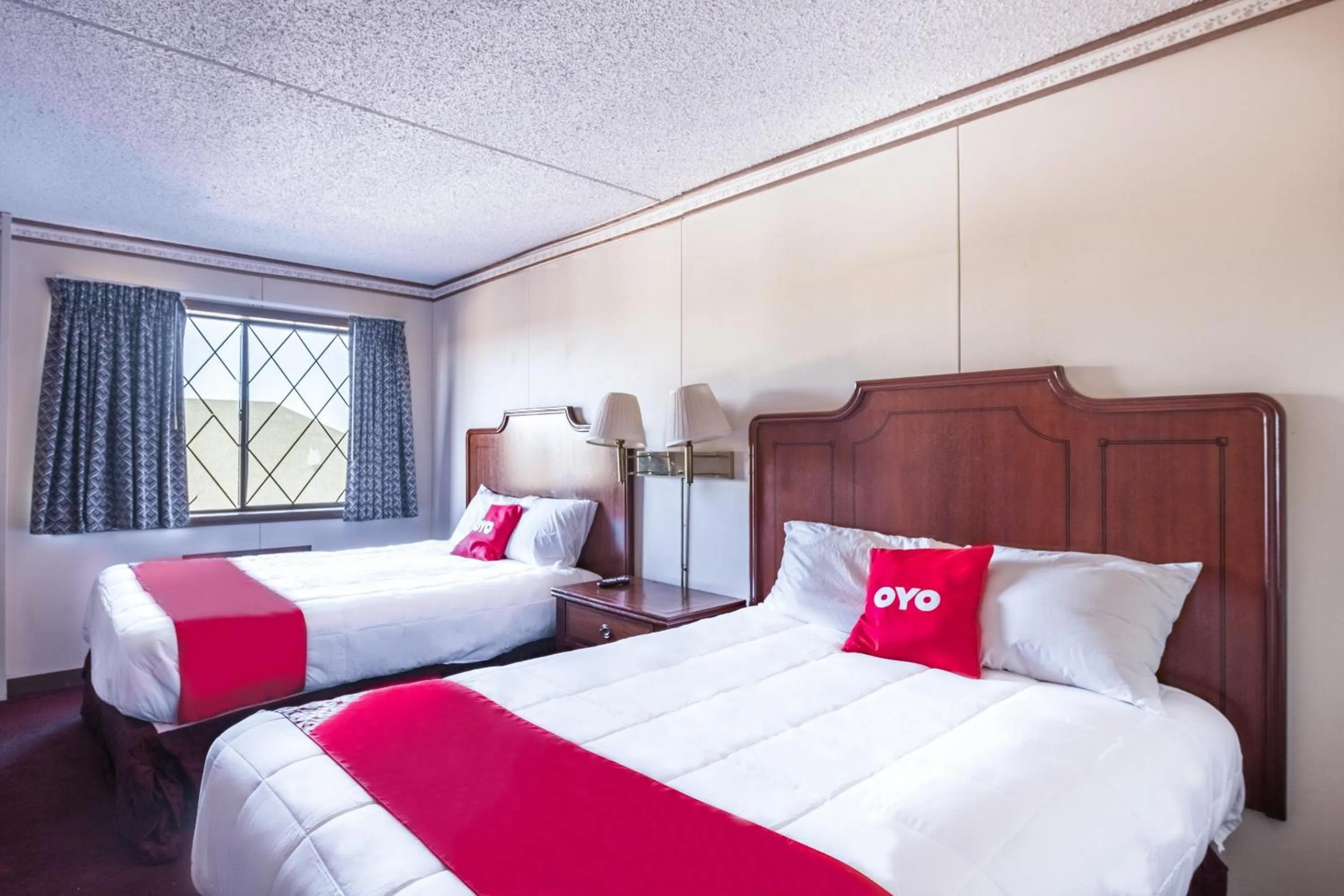 Bedroom in OYO Hotel Windmill Branson