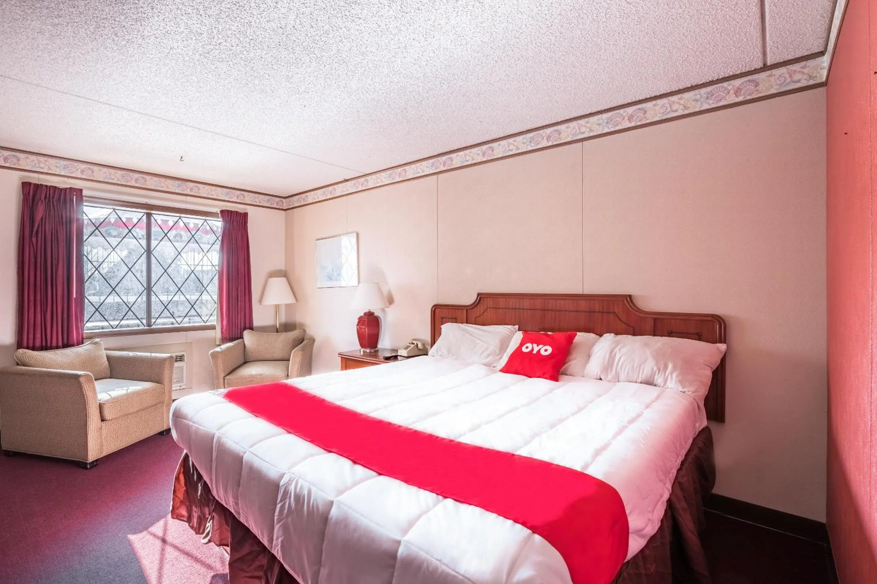 Bedroom in OYO Hotel Windmill Branson