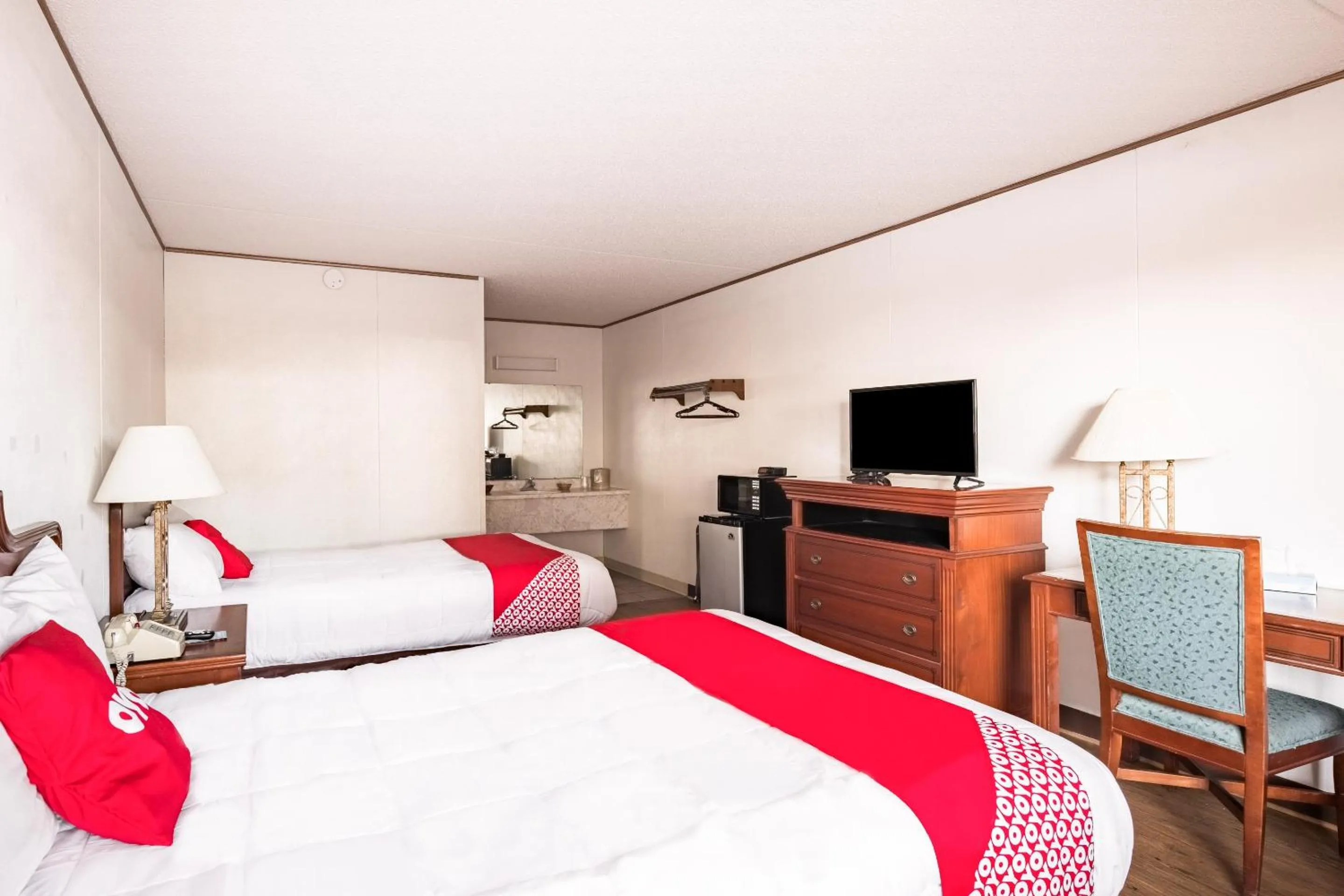 Bedroom in OYO Hotel Windmill Branson