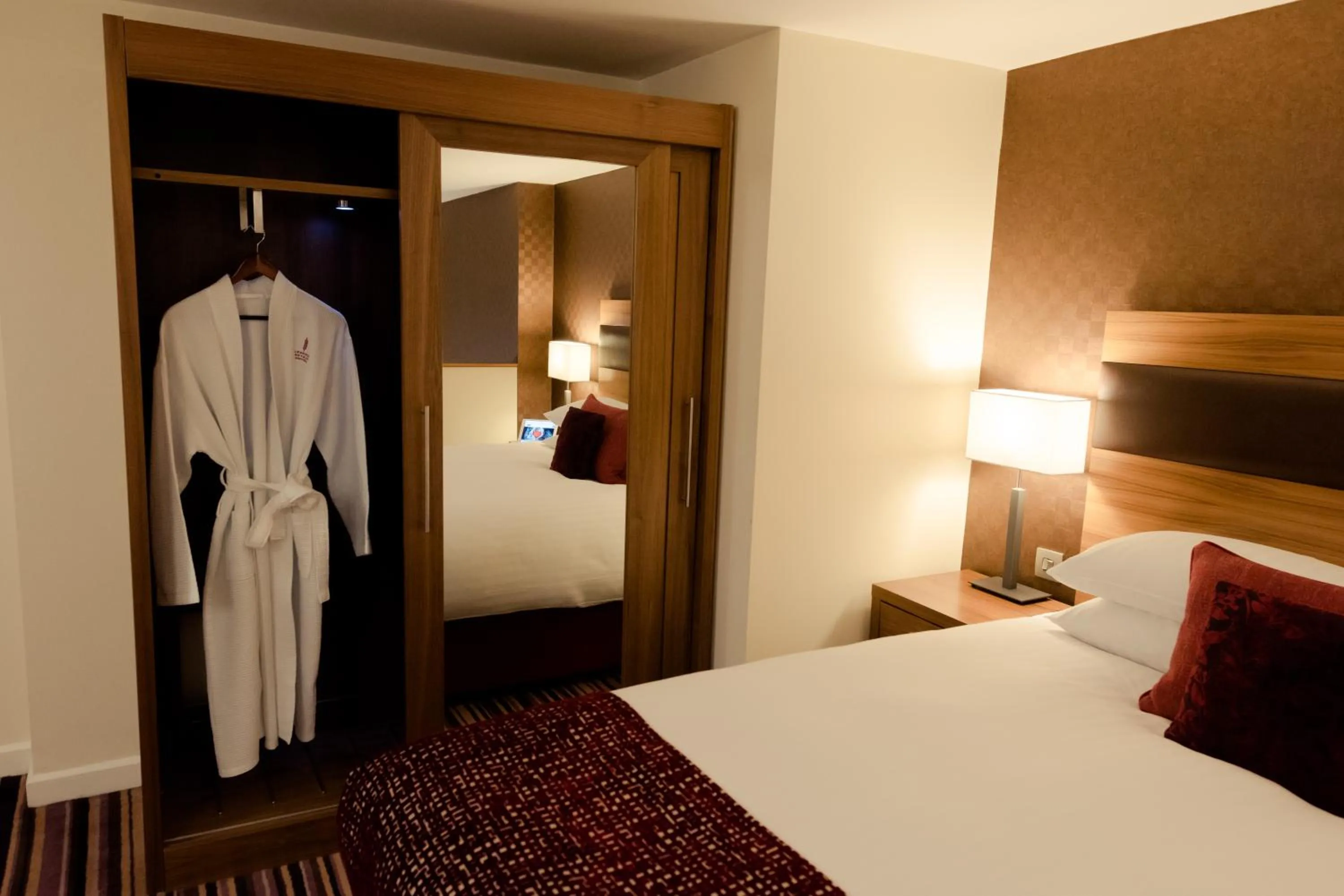 Bedroom, Bed in Leopold Hotel