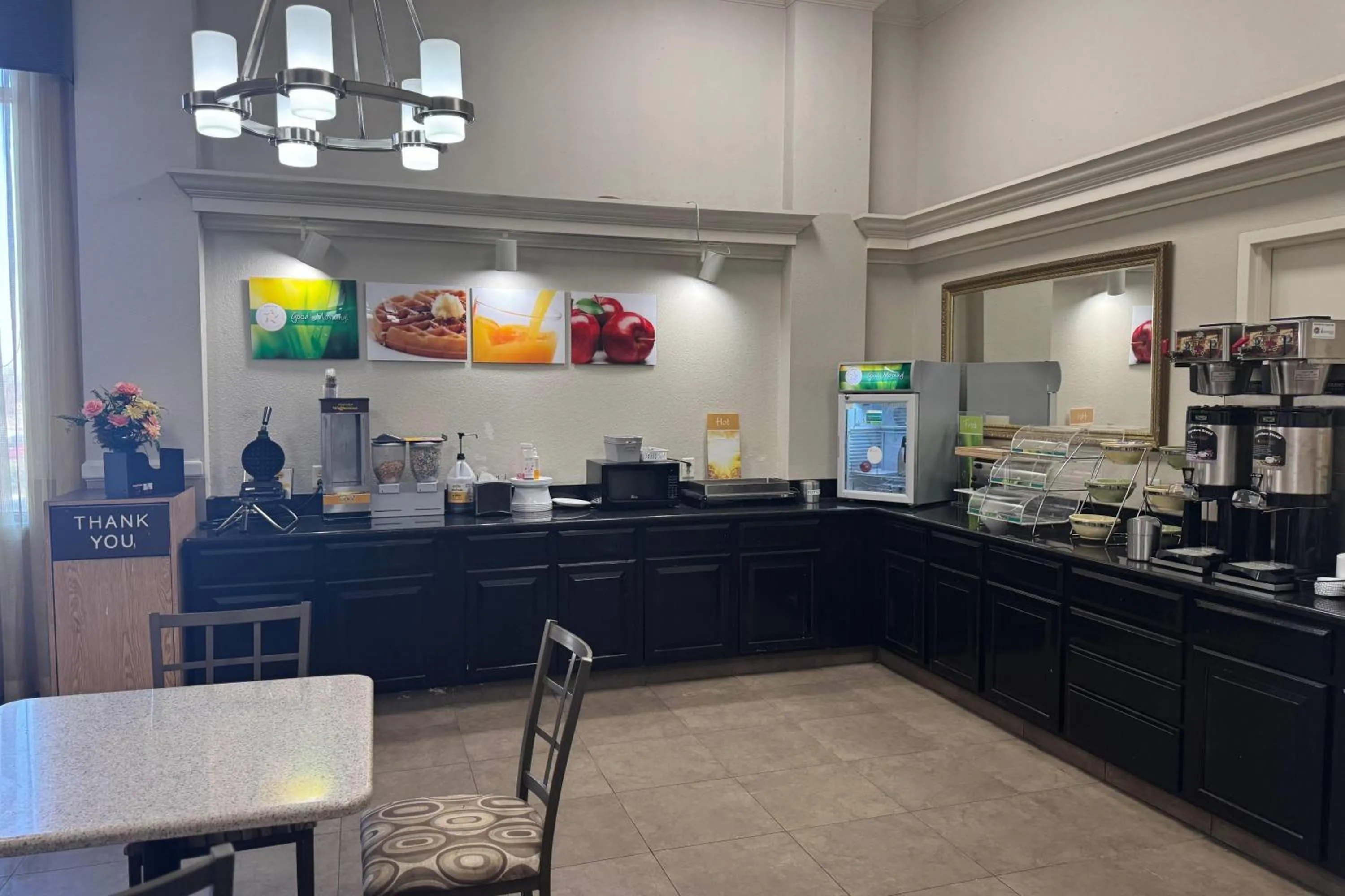 Breakfast in Days Inn & Suites by Wyndham Festus