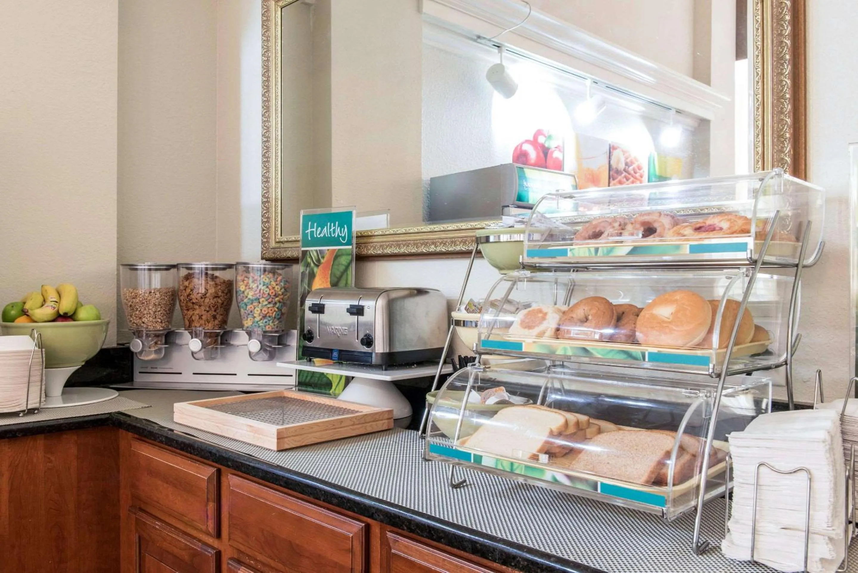 Restaurant/places to eat in Quality Inn Festus