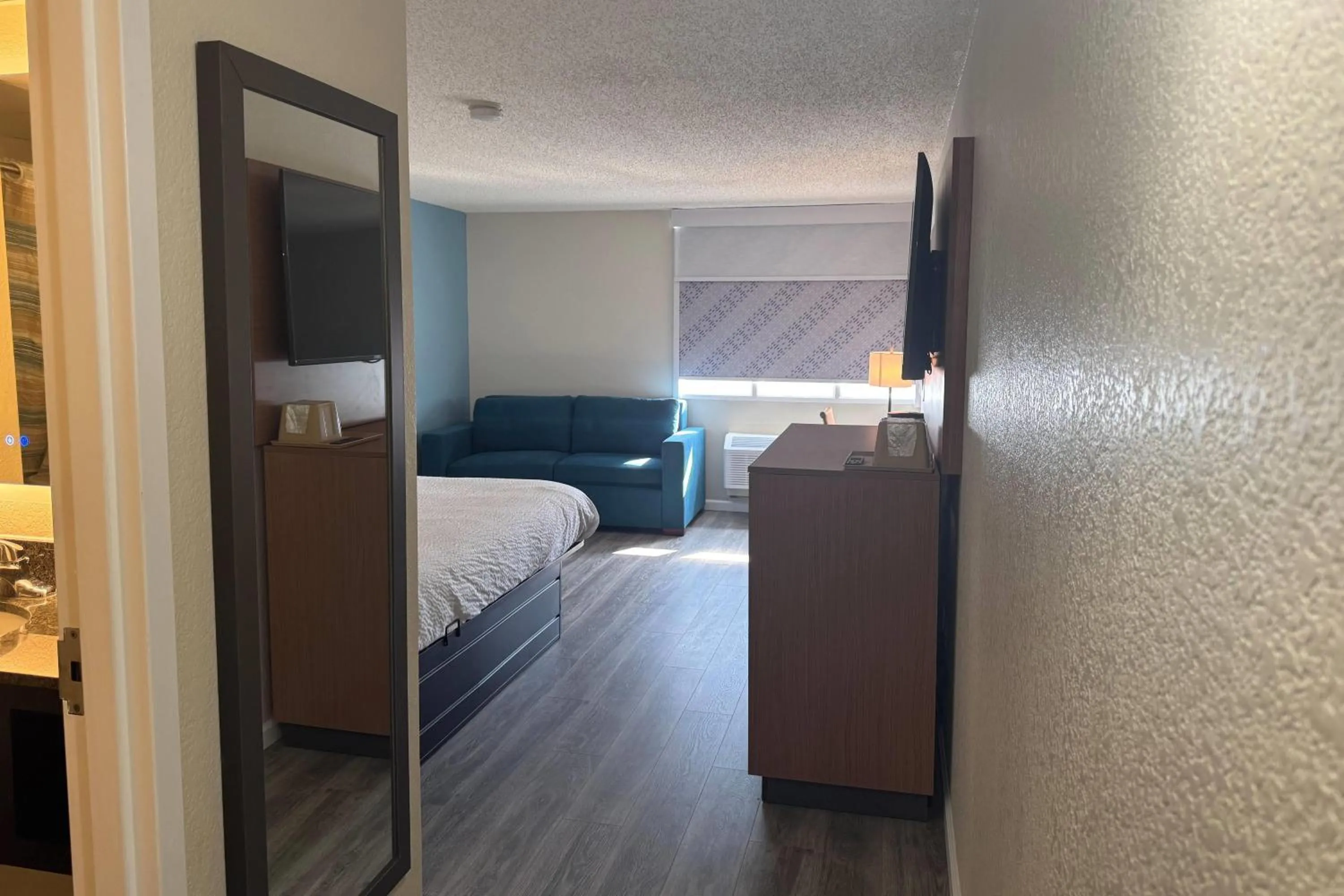 Photo of the whole room, Bed in Days Inn & Suites by Wyndham Festus