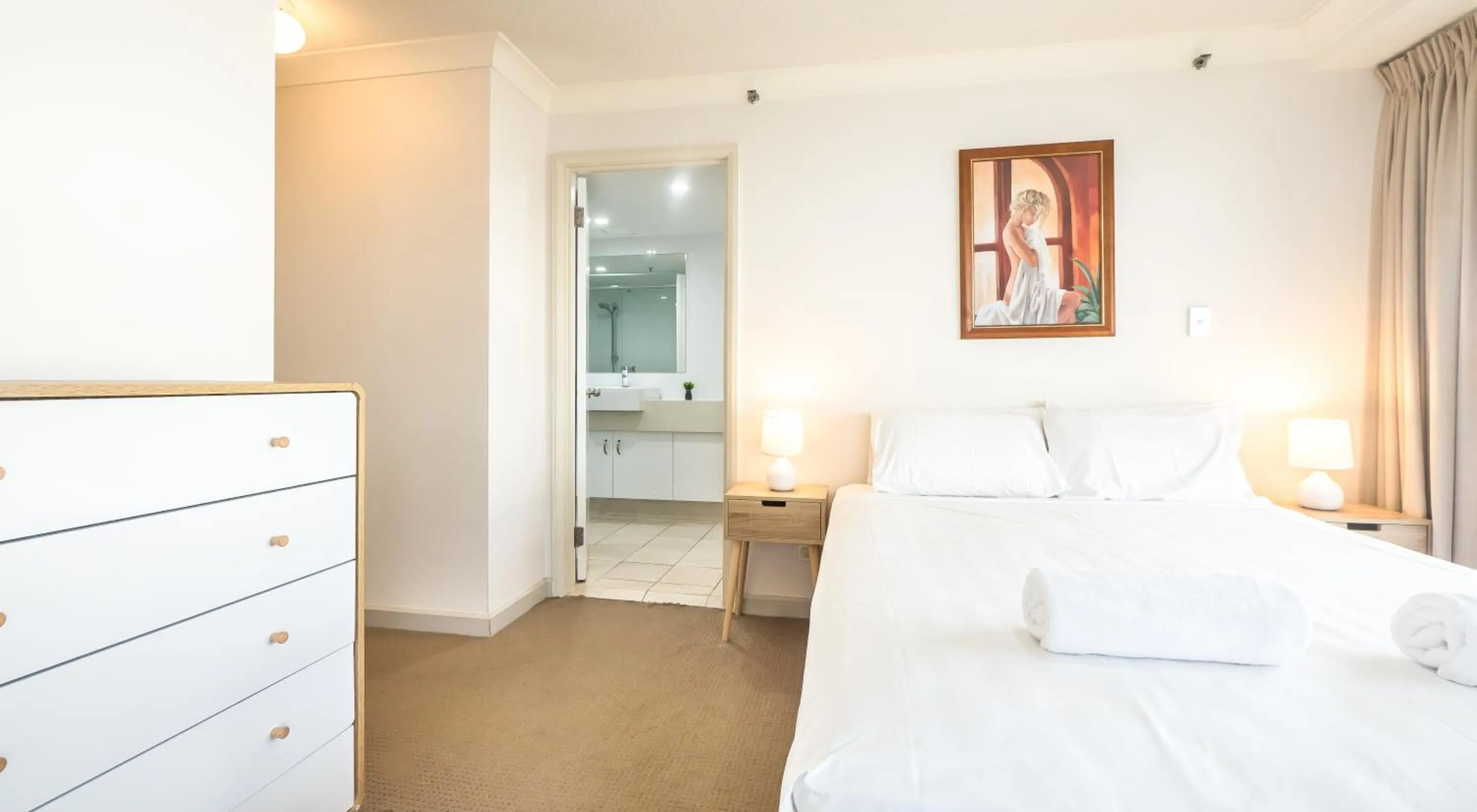 Bathroom, Bed in Victoria Square Apartments