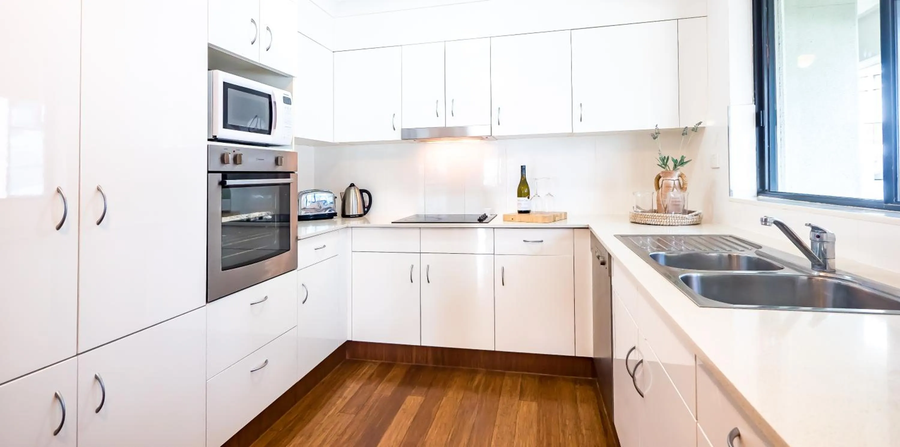Kitchen or kitchenette in Victoria Square Apartments