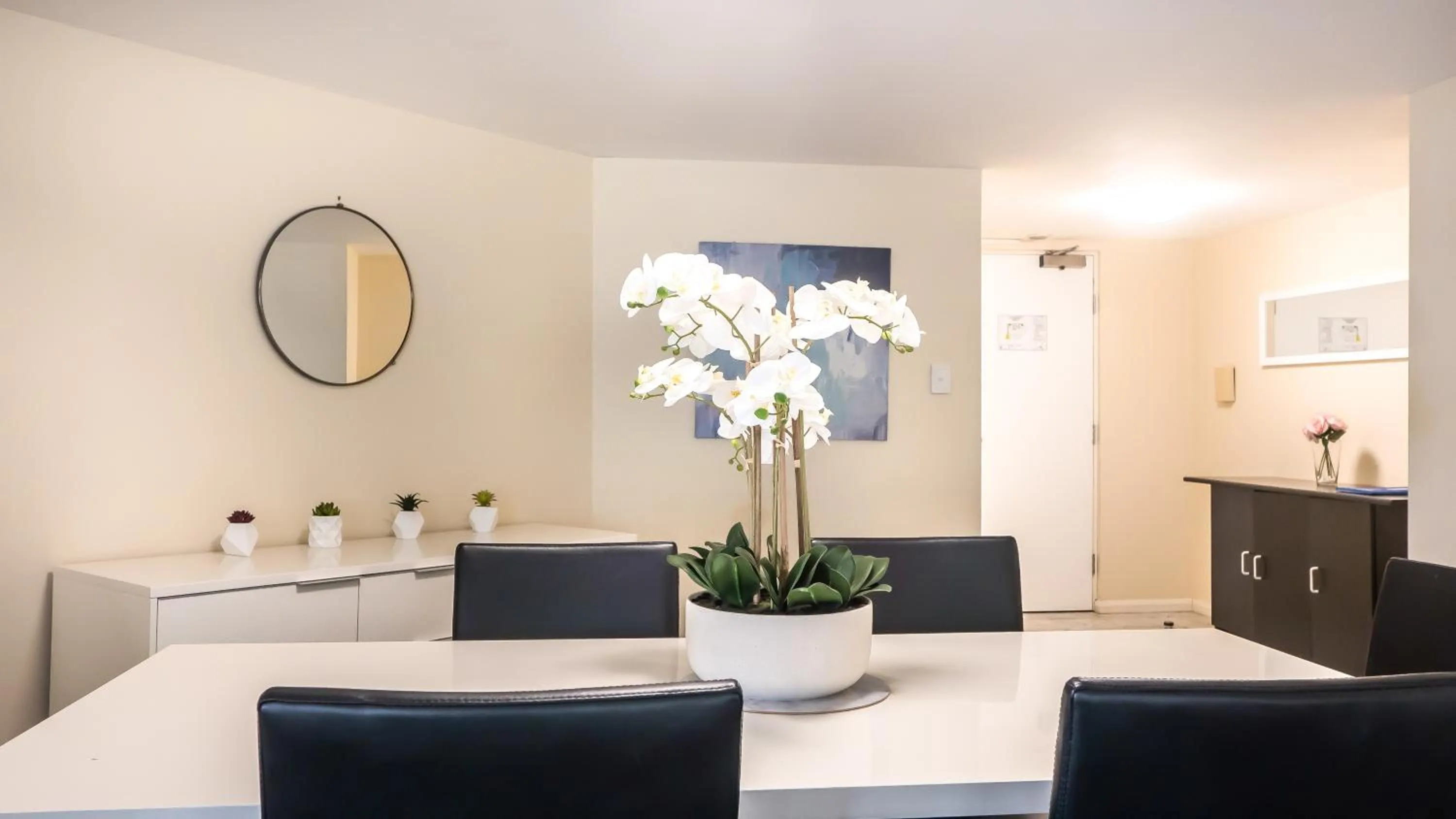 Dining area in Victoria Square Apartments