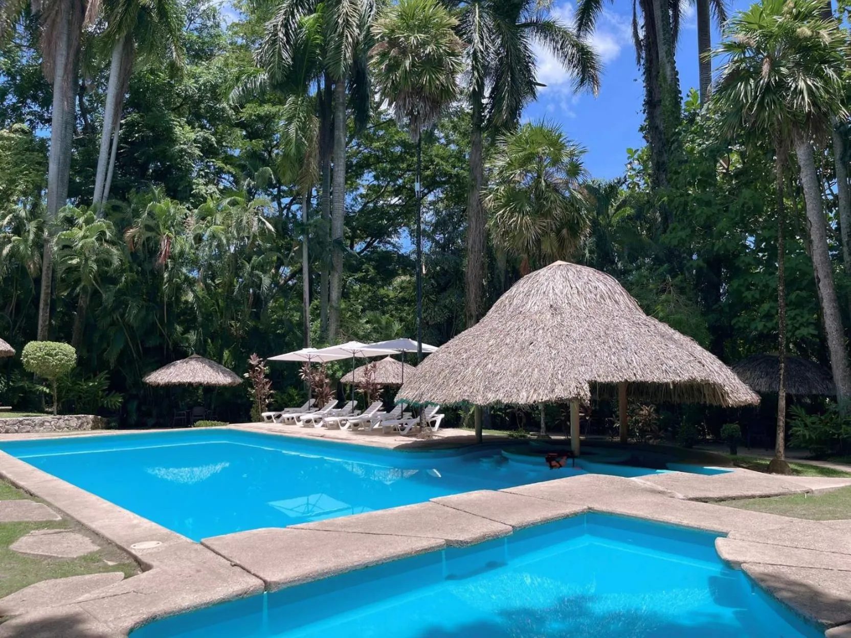 Swimming pool in Hotel Maya Palenque