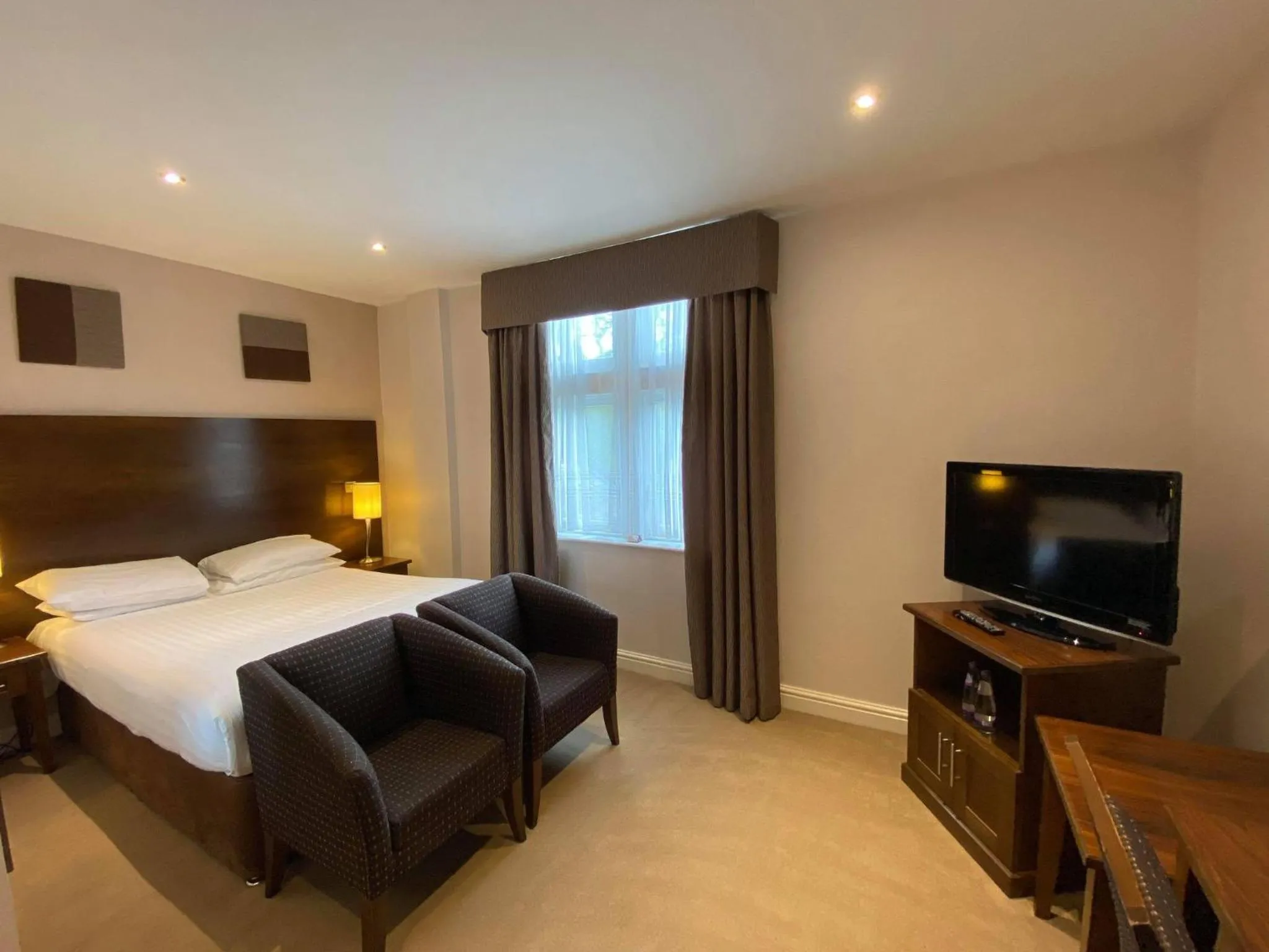 Bedroom, Bed in Cave Castle Hotel