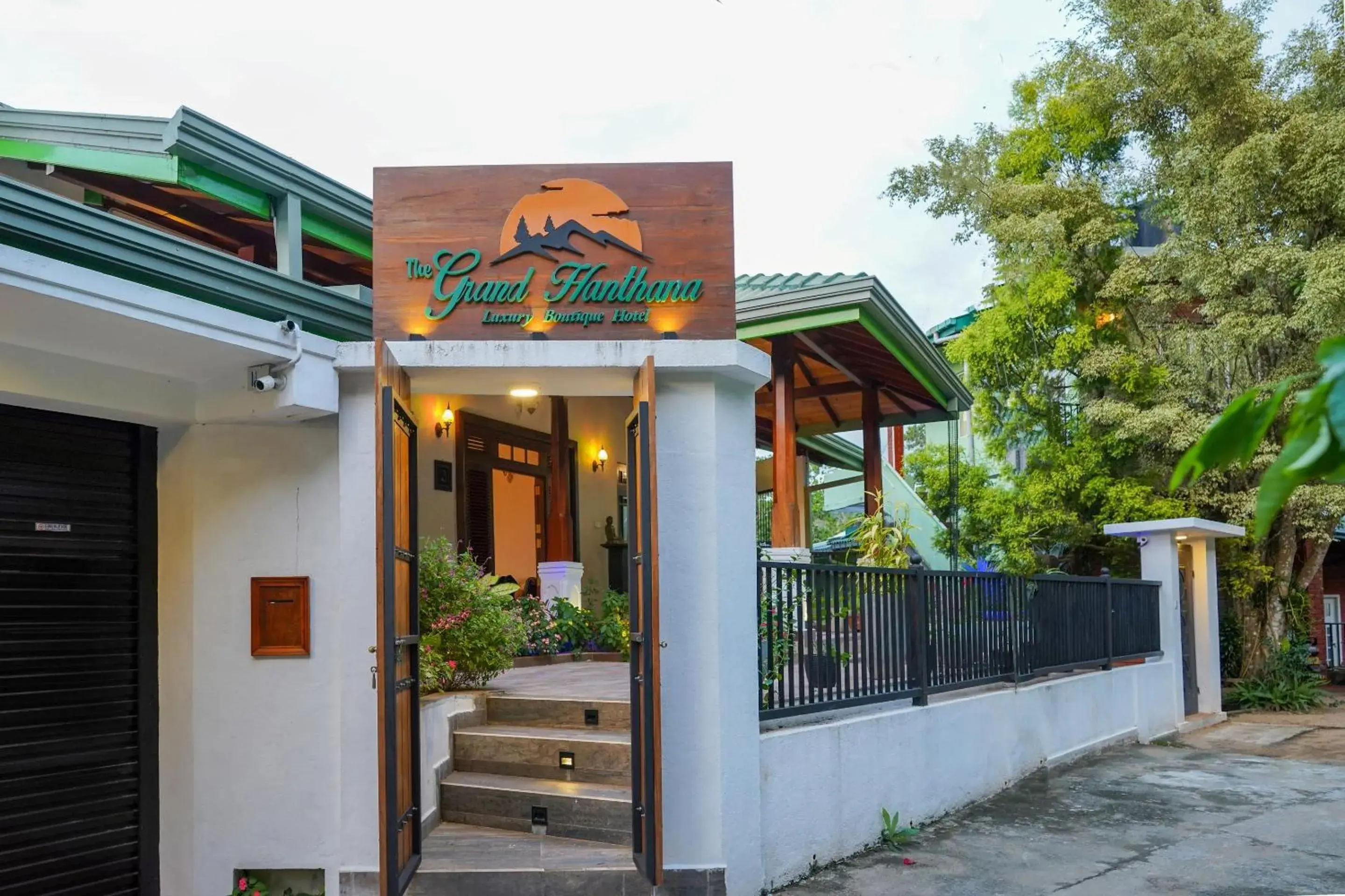The Grand Hanthana The Grand Hanthana