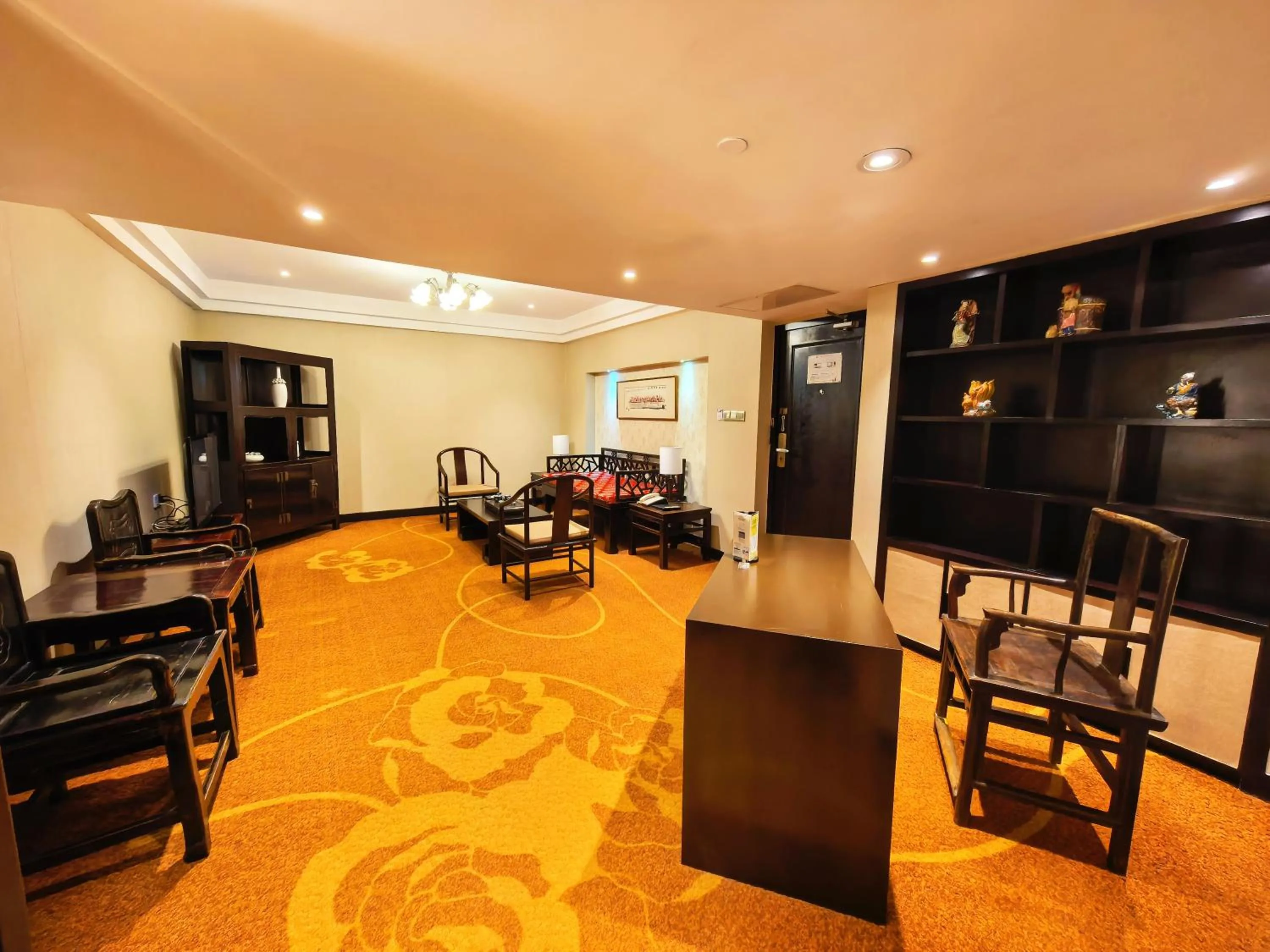 Living room in Landmark International Hotel