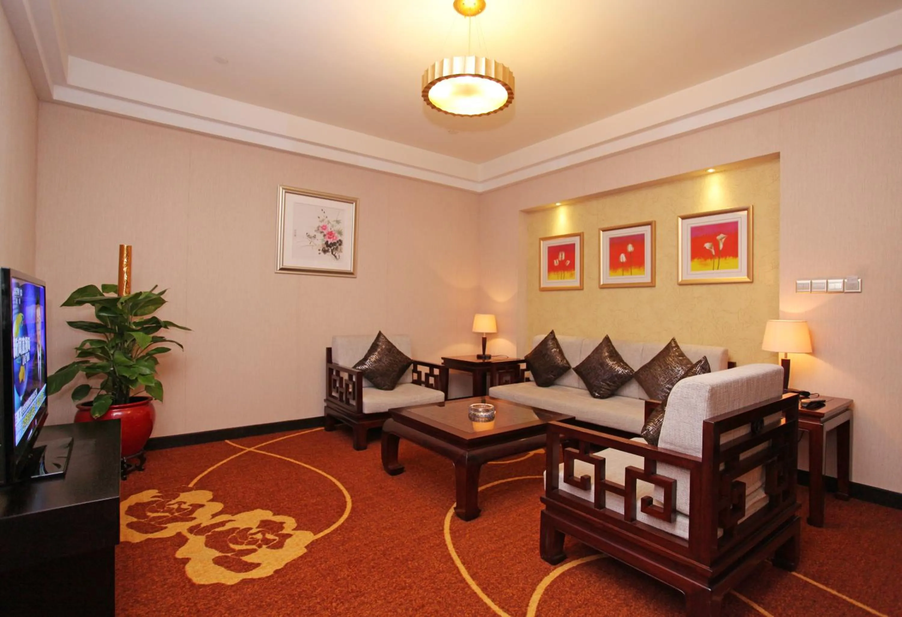 Deluxe Suite in Landmark International Hotel