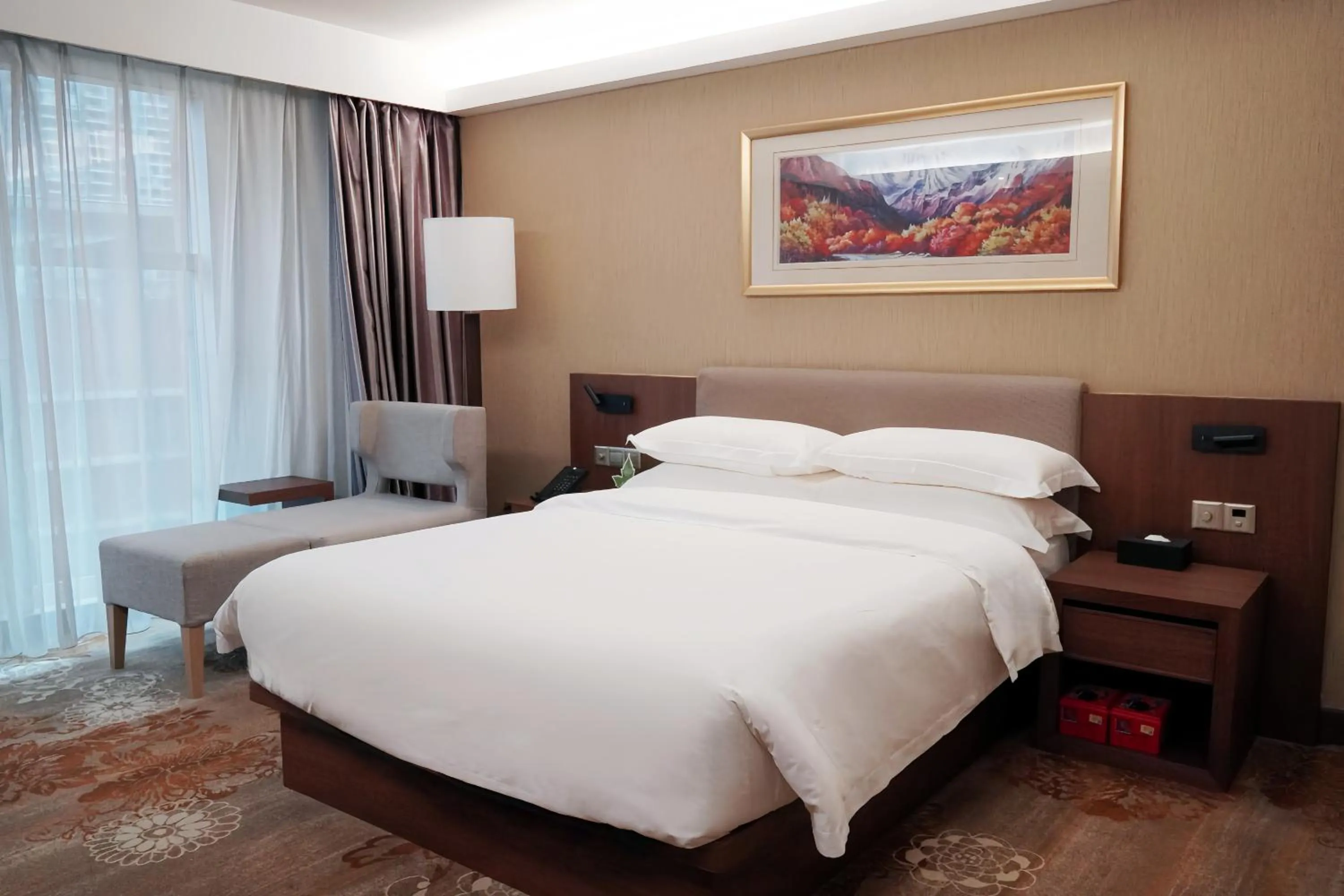 Bed in Landmark International Hotel