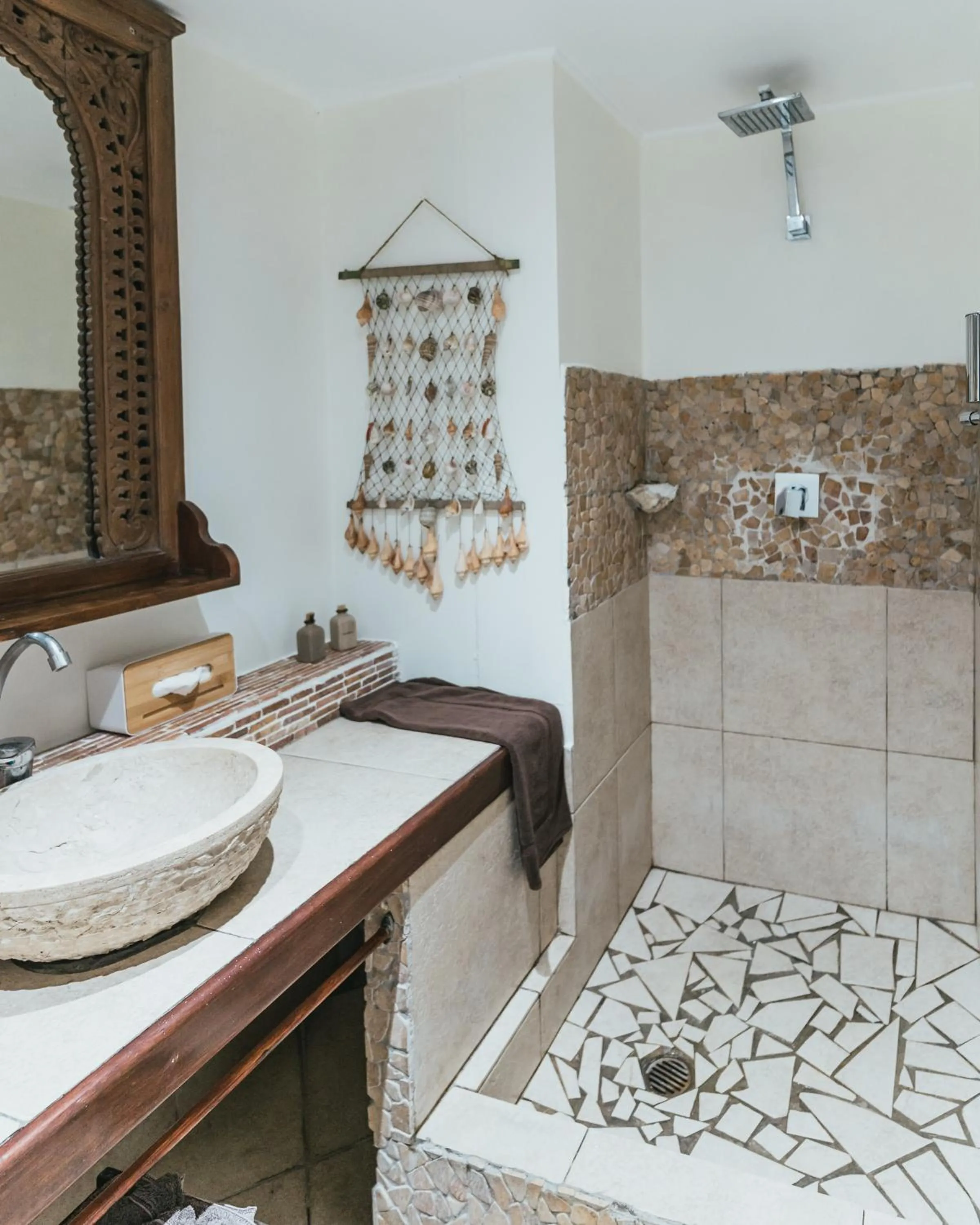 Bathroom in Fatumaru Lodge