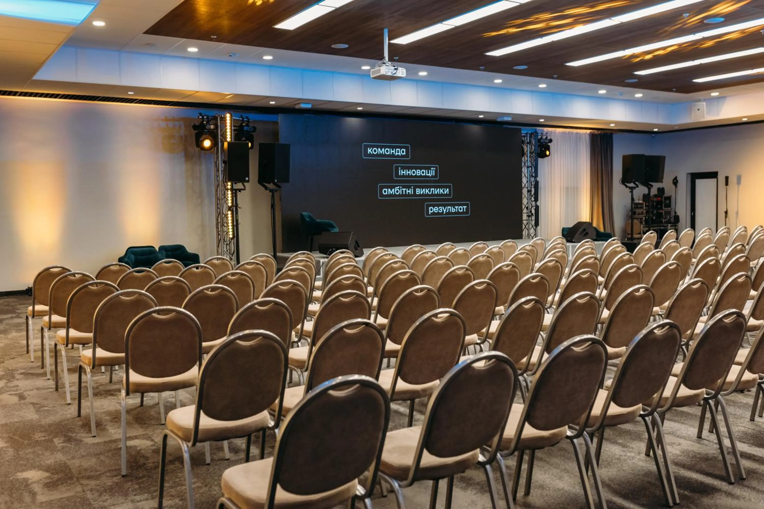 Business facilities in Favor Park Hotel