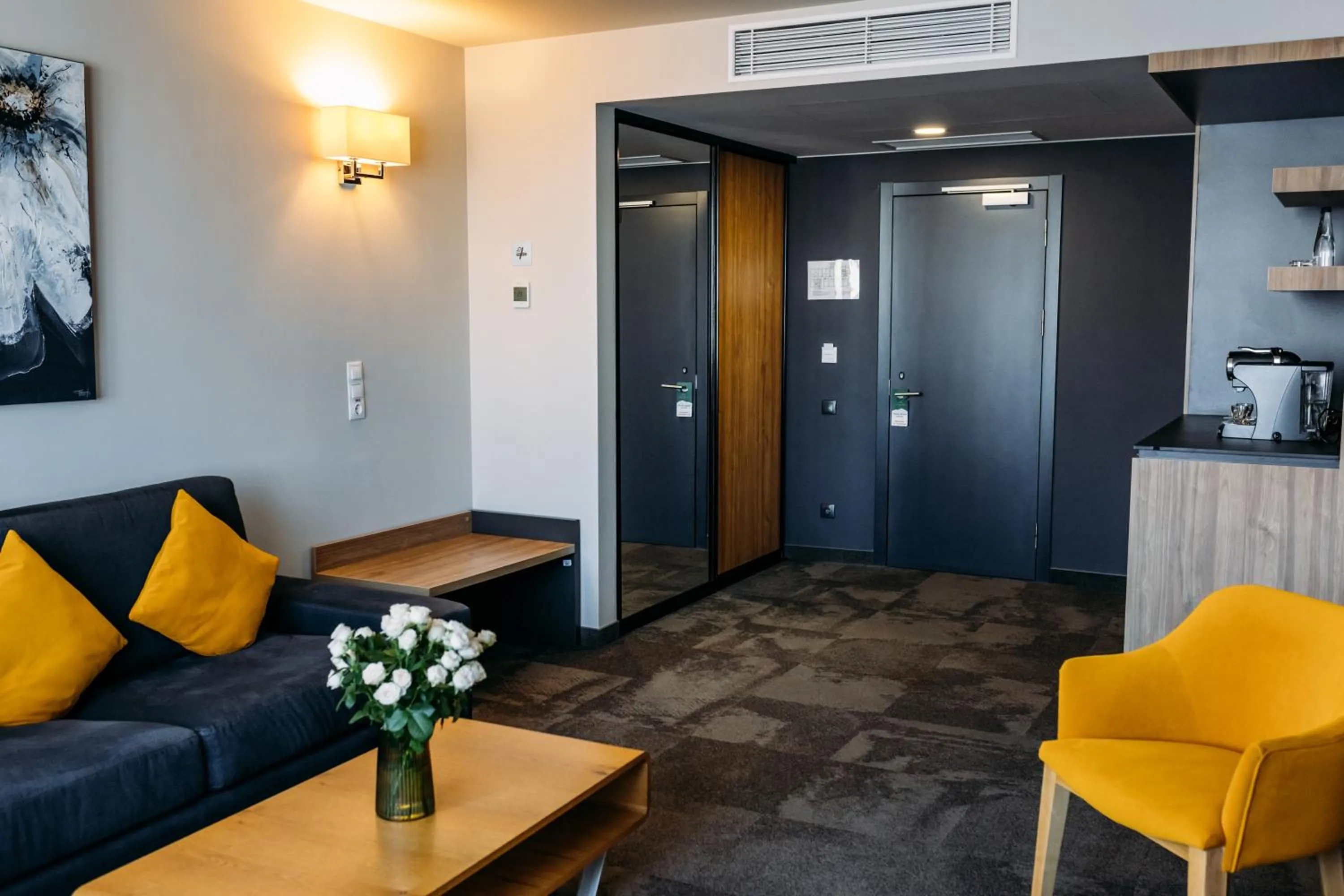 Coffee/tea facilities in Favor Park Hotel