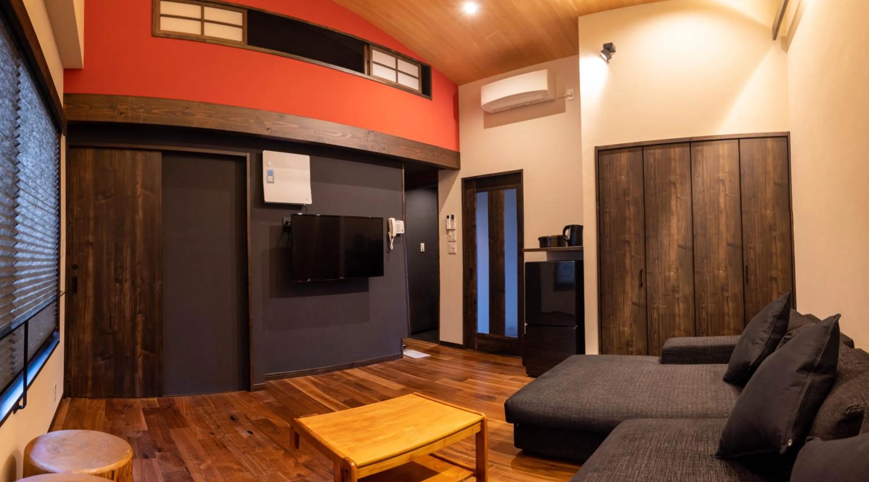 Photo of the whole room in Shirakaba