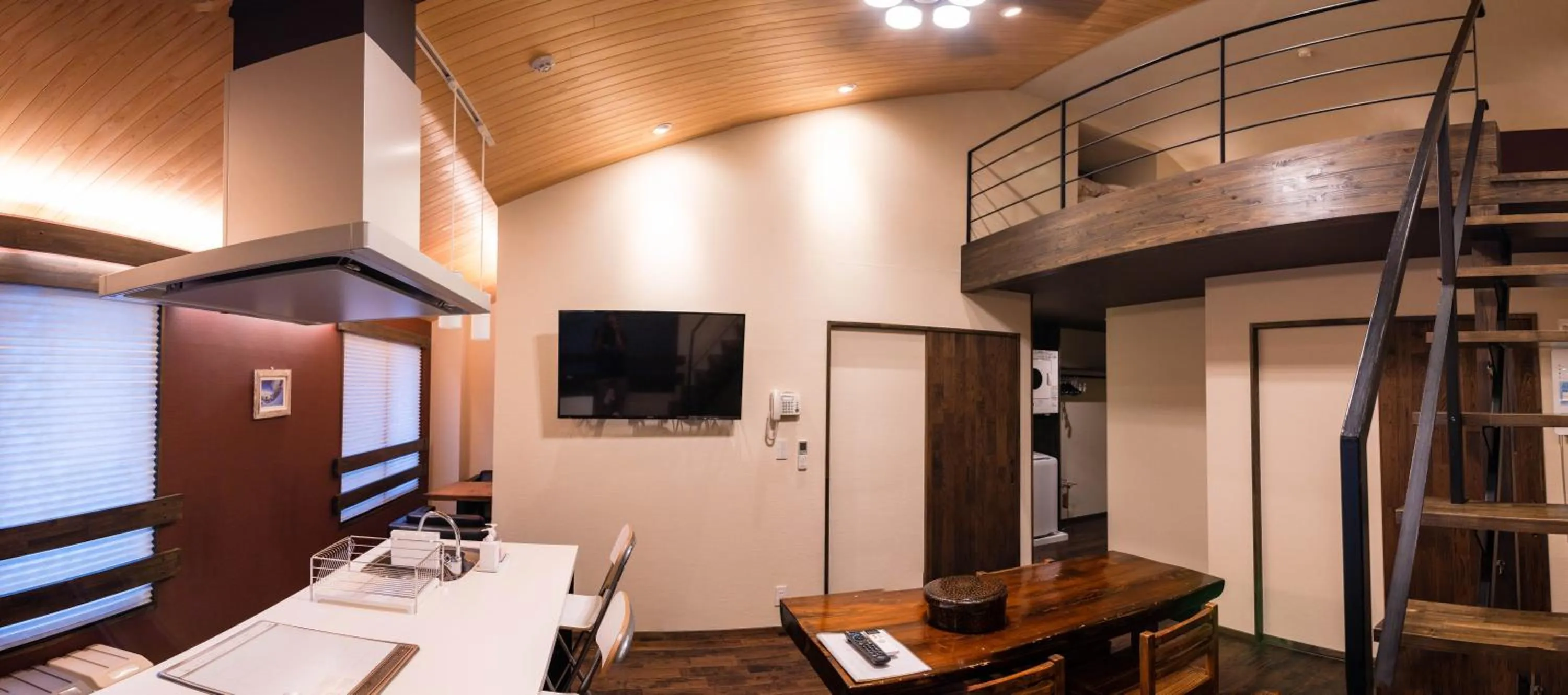 Photo of the whole room in Shirakaba