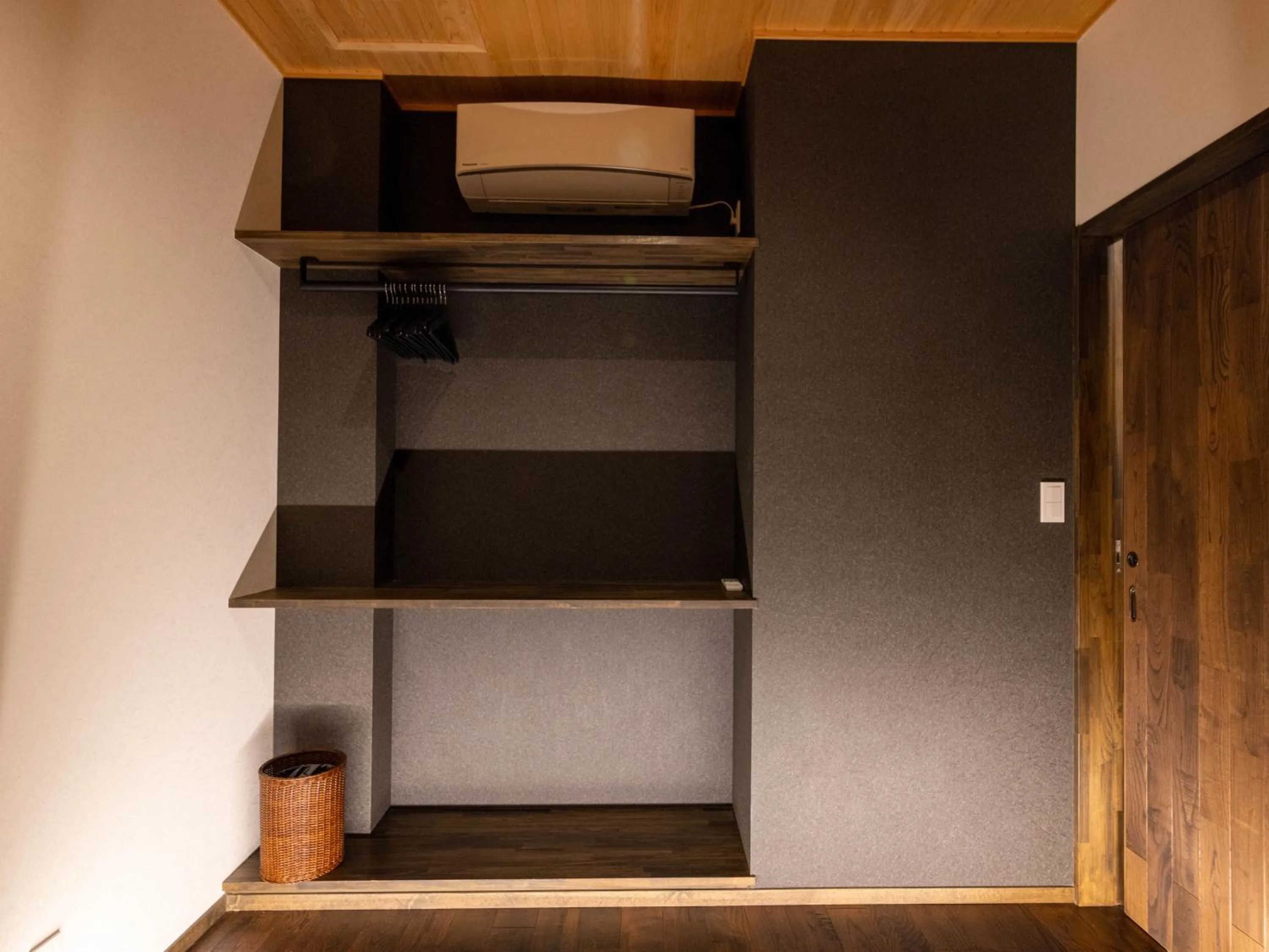 Photo of the whole room in Shirakaba