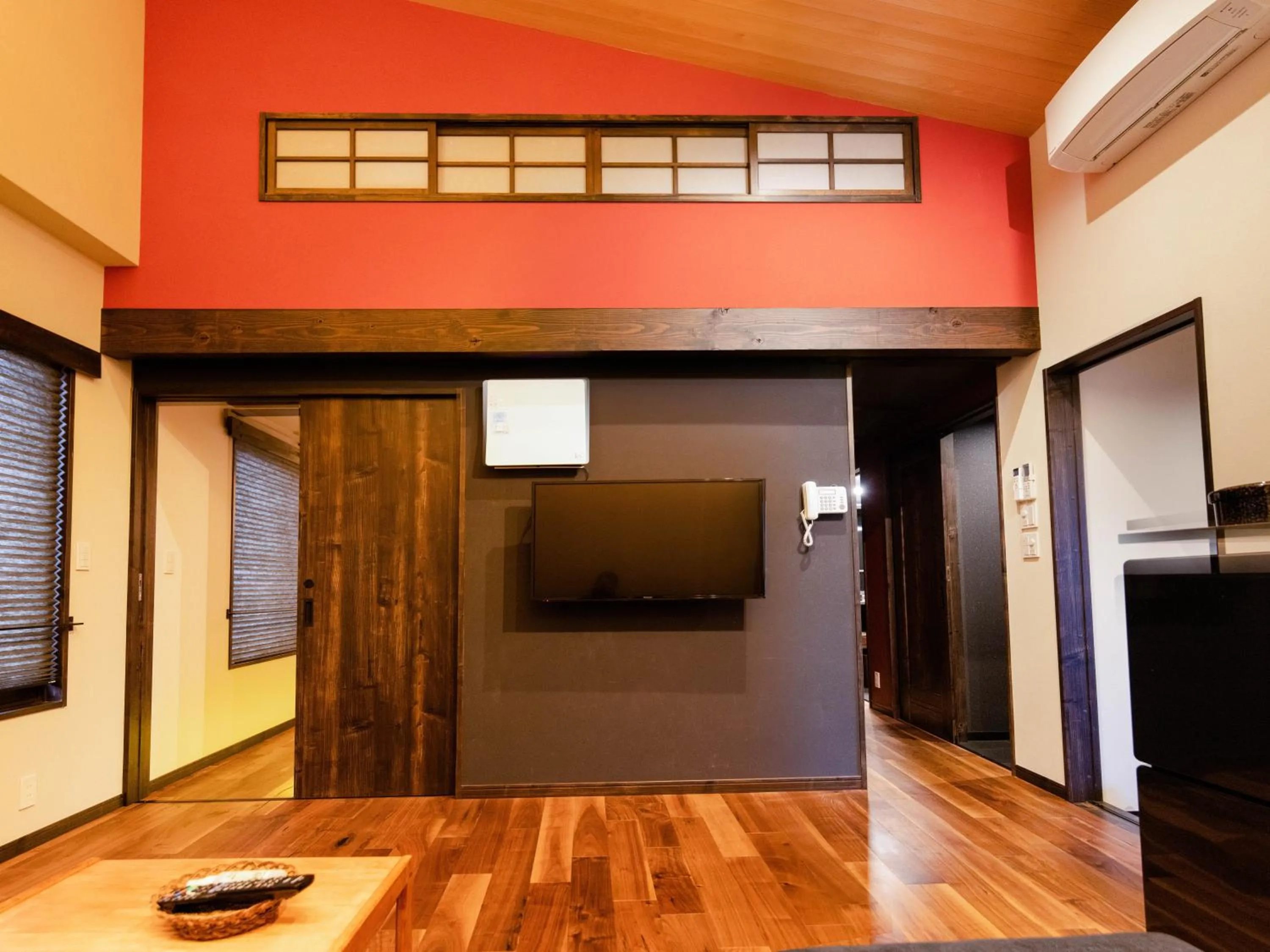 Photo of the whole room in Shirakaba