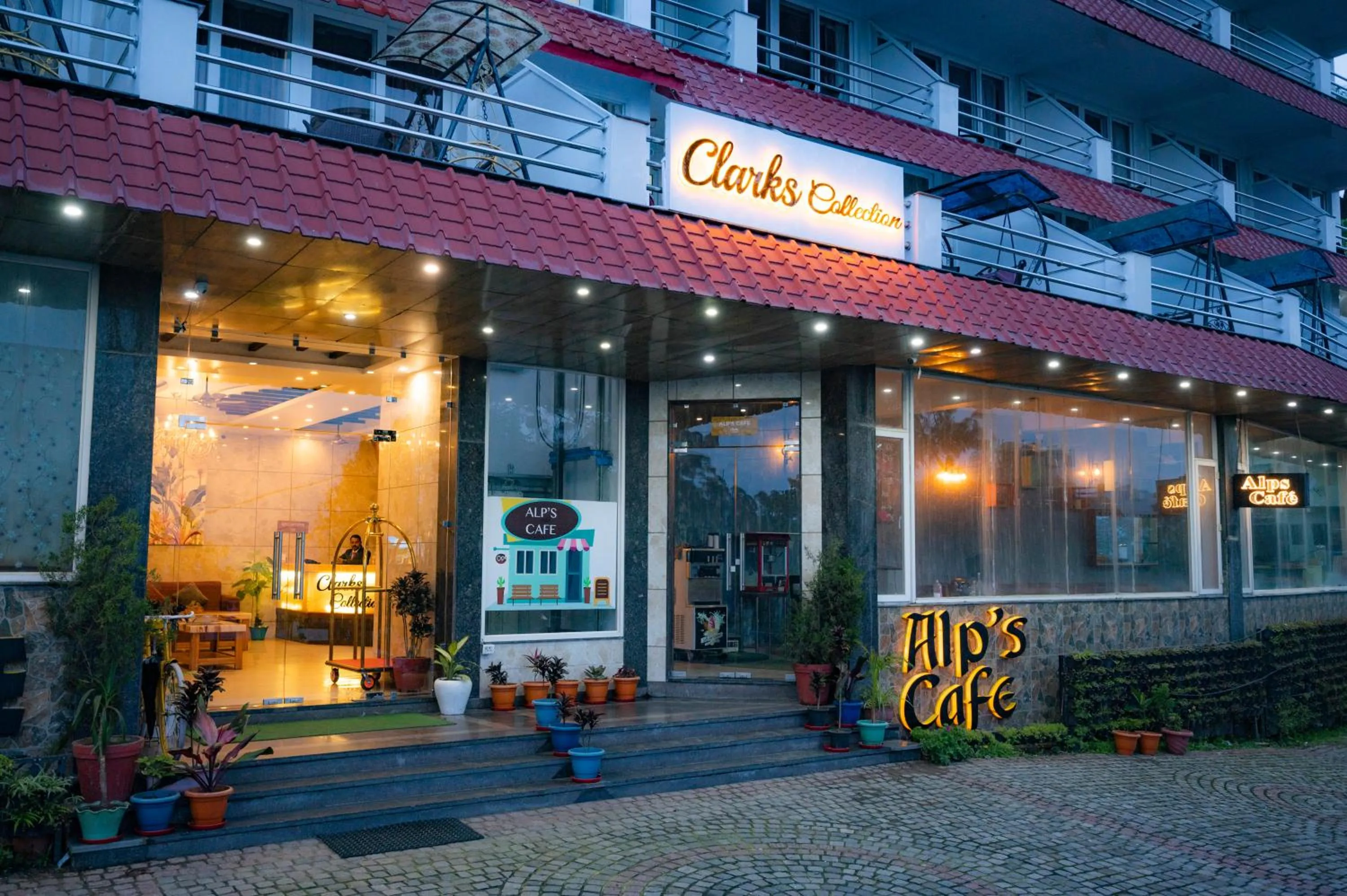 Facade/entrance in Clarks Collection Lansdowne