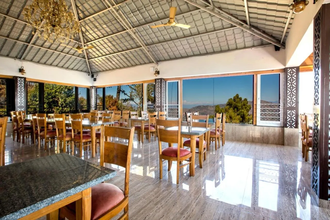 Restaurant/places to eat in Clarks Collection Lansdowne