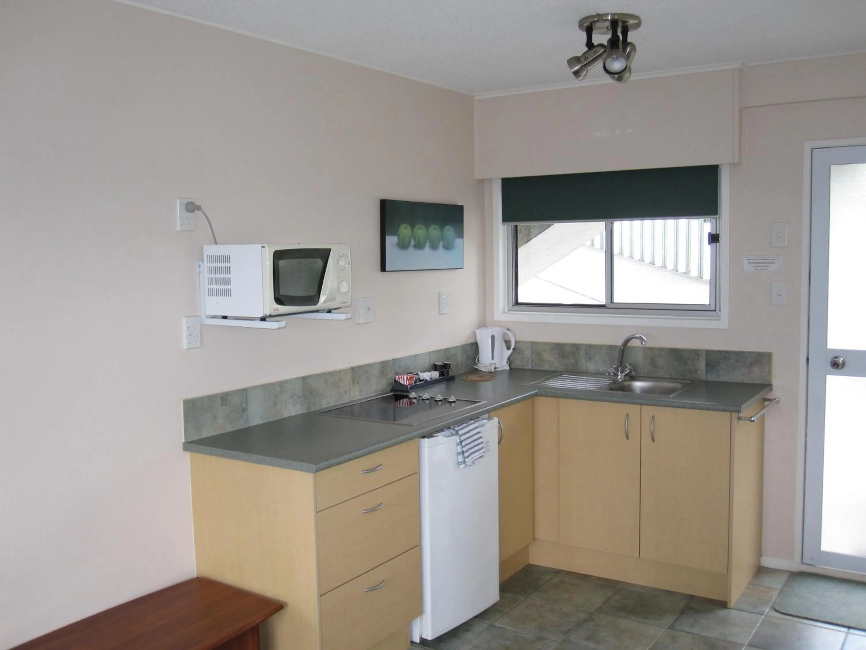 Coffee/tea facilities in Cook's Lookout Motel