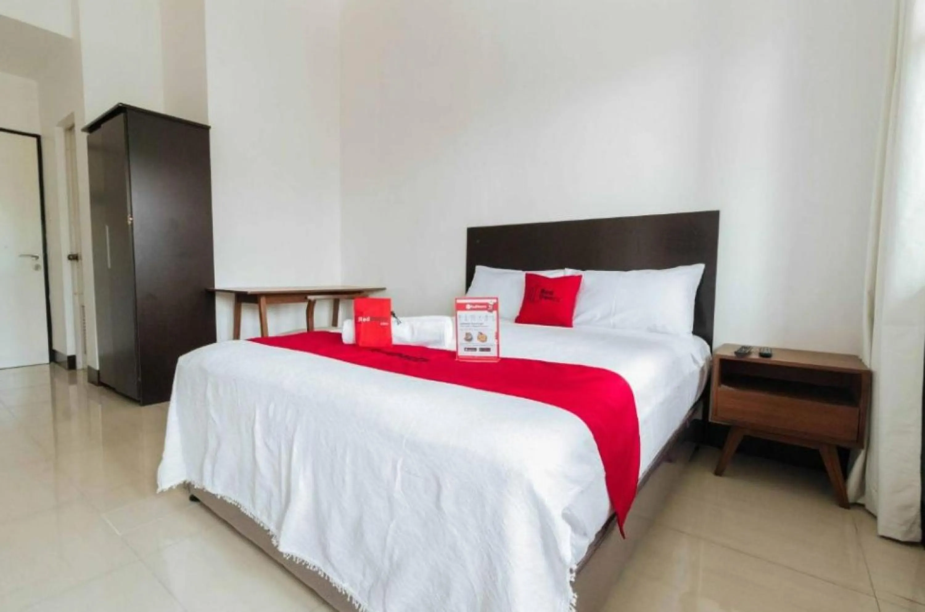 Bed in RedDoorz Plus at Banawe Quezon City