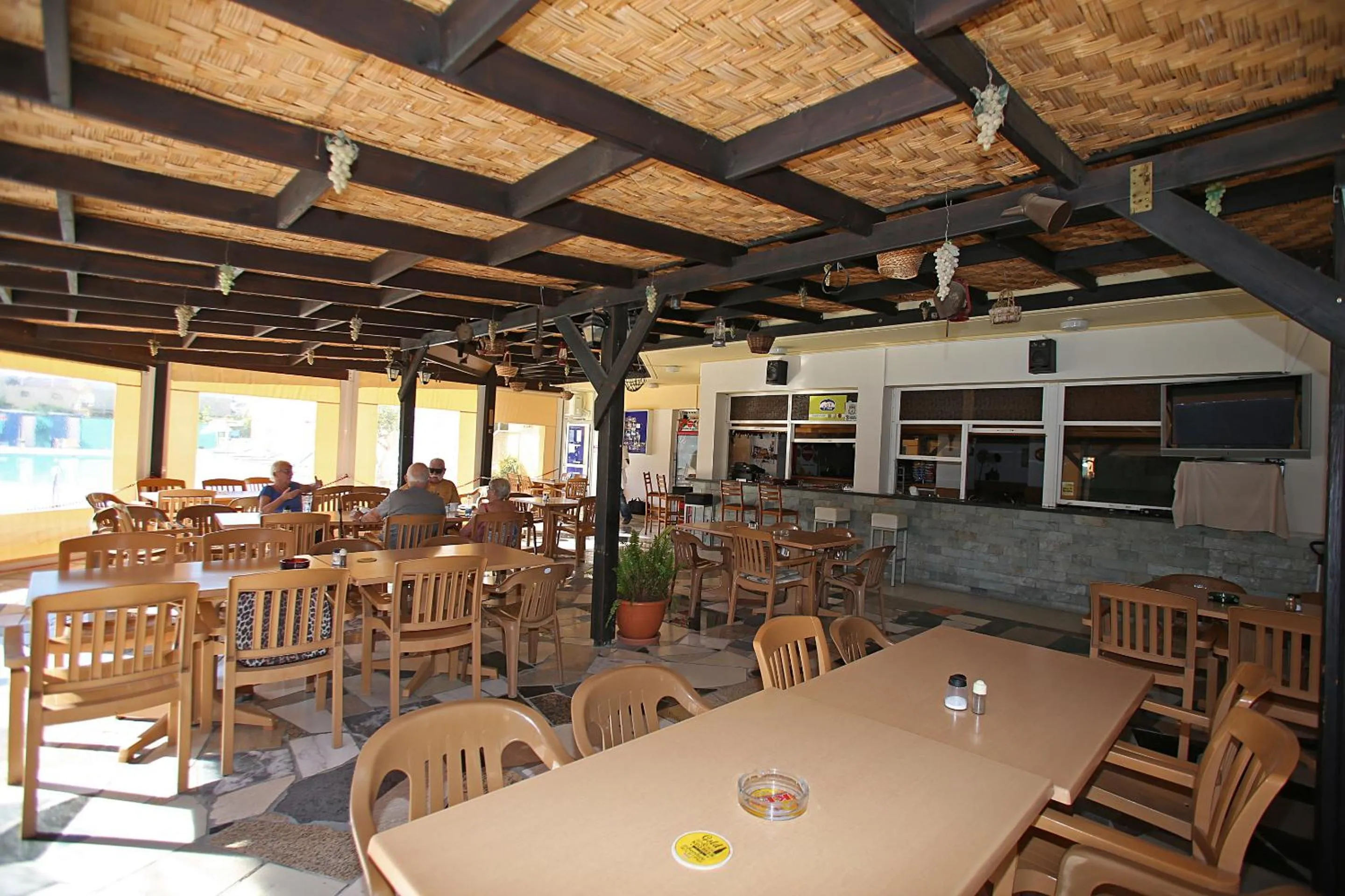 Restaurant/places to eat in Sunquest Gardens Holiday Resort