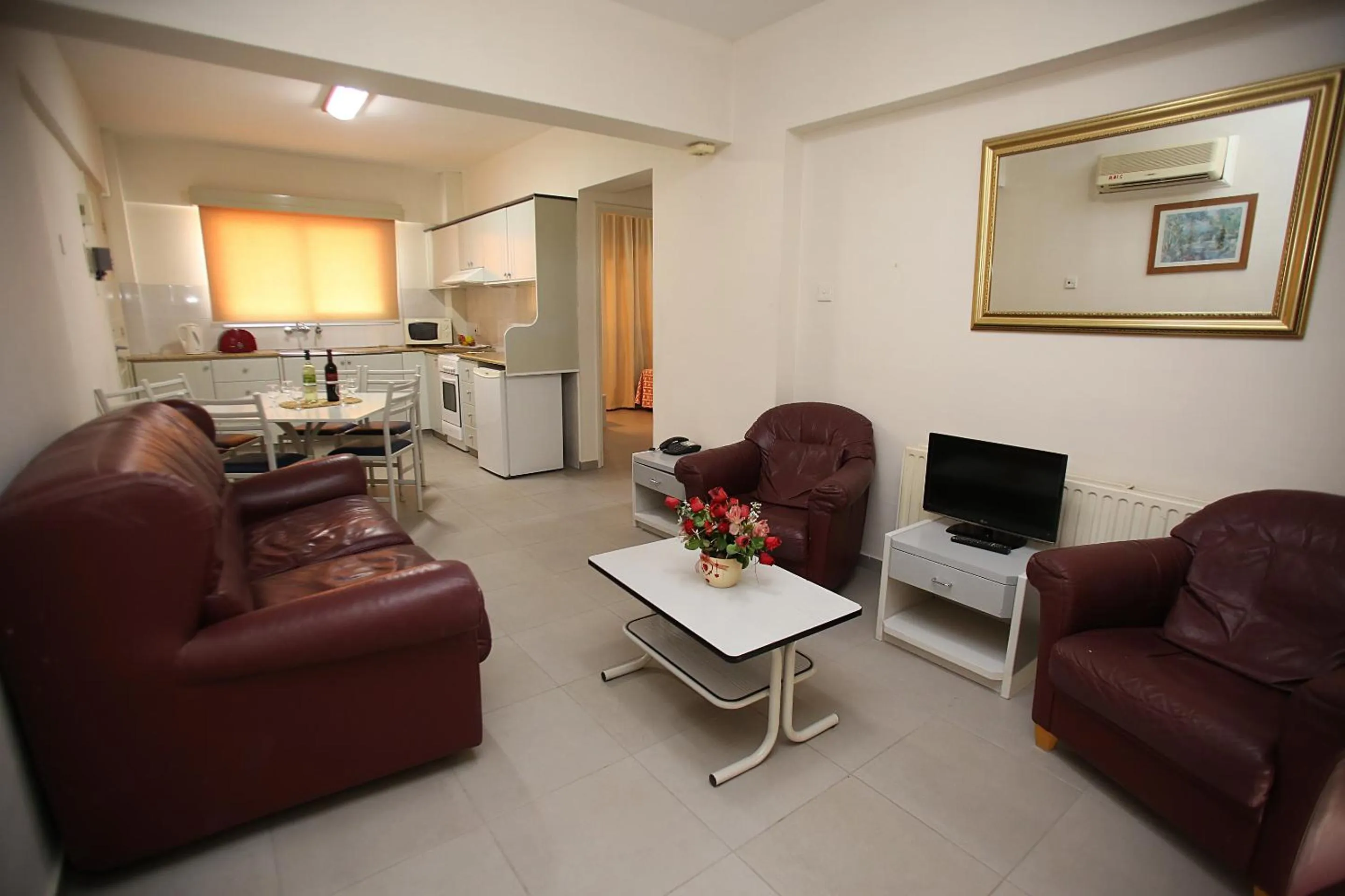 TV and multimedia in Sunquest Gardens Holiday Resort