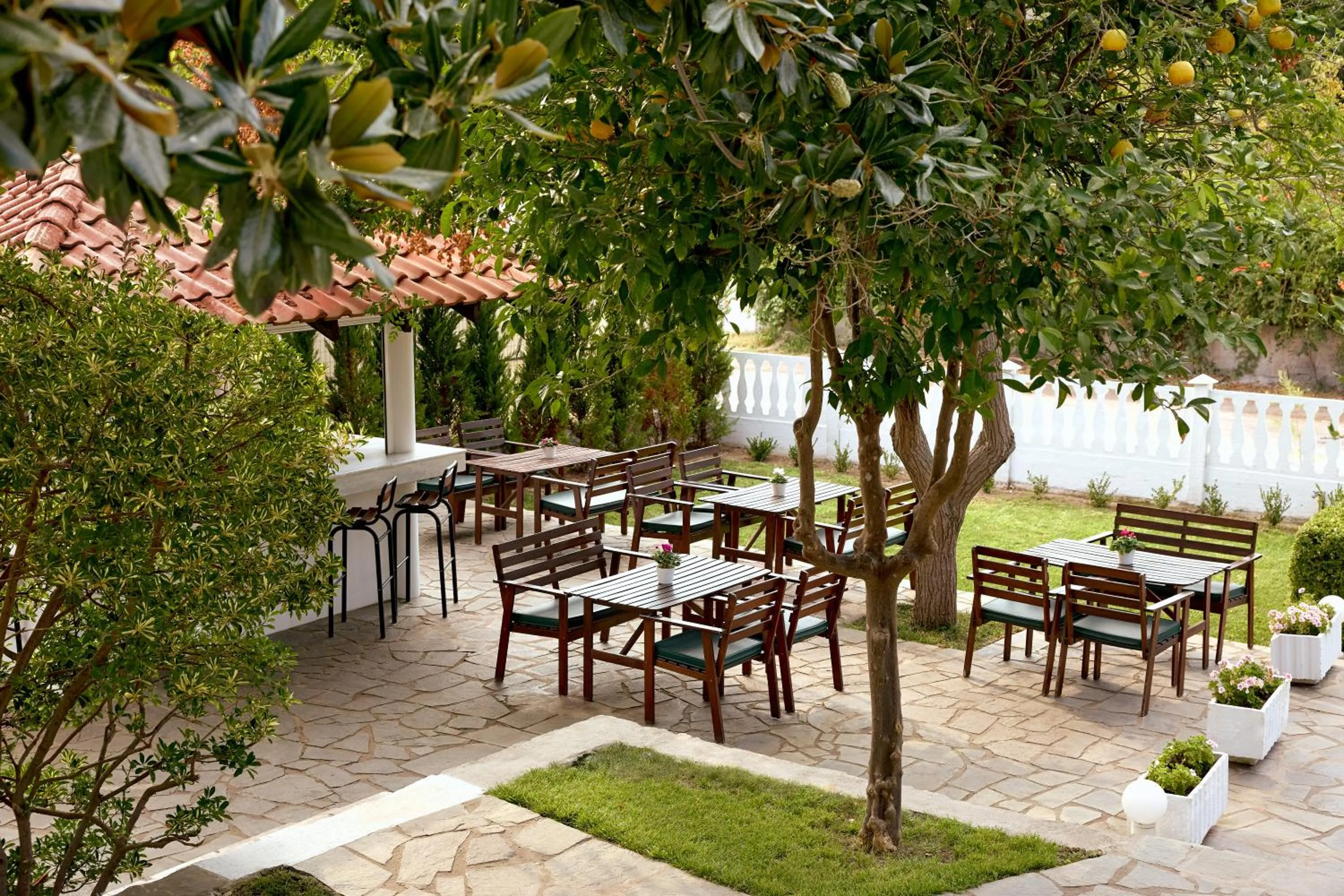 Garden in Kazaviti Hotel