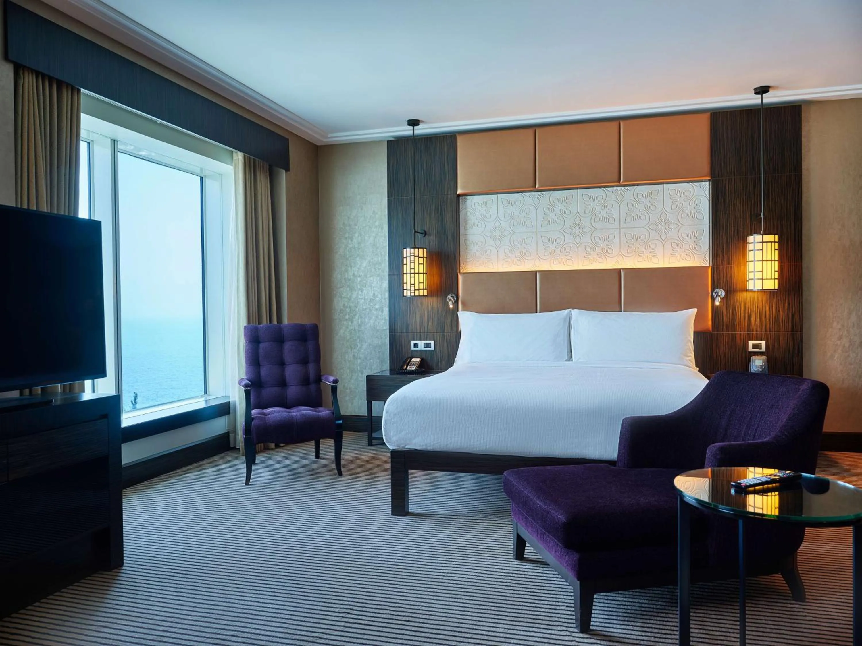 Living room, Bed in Hilton Baku