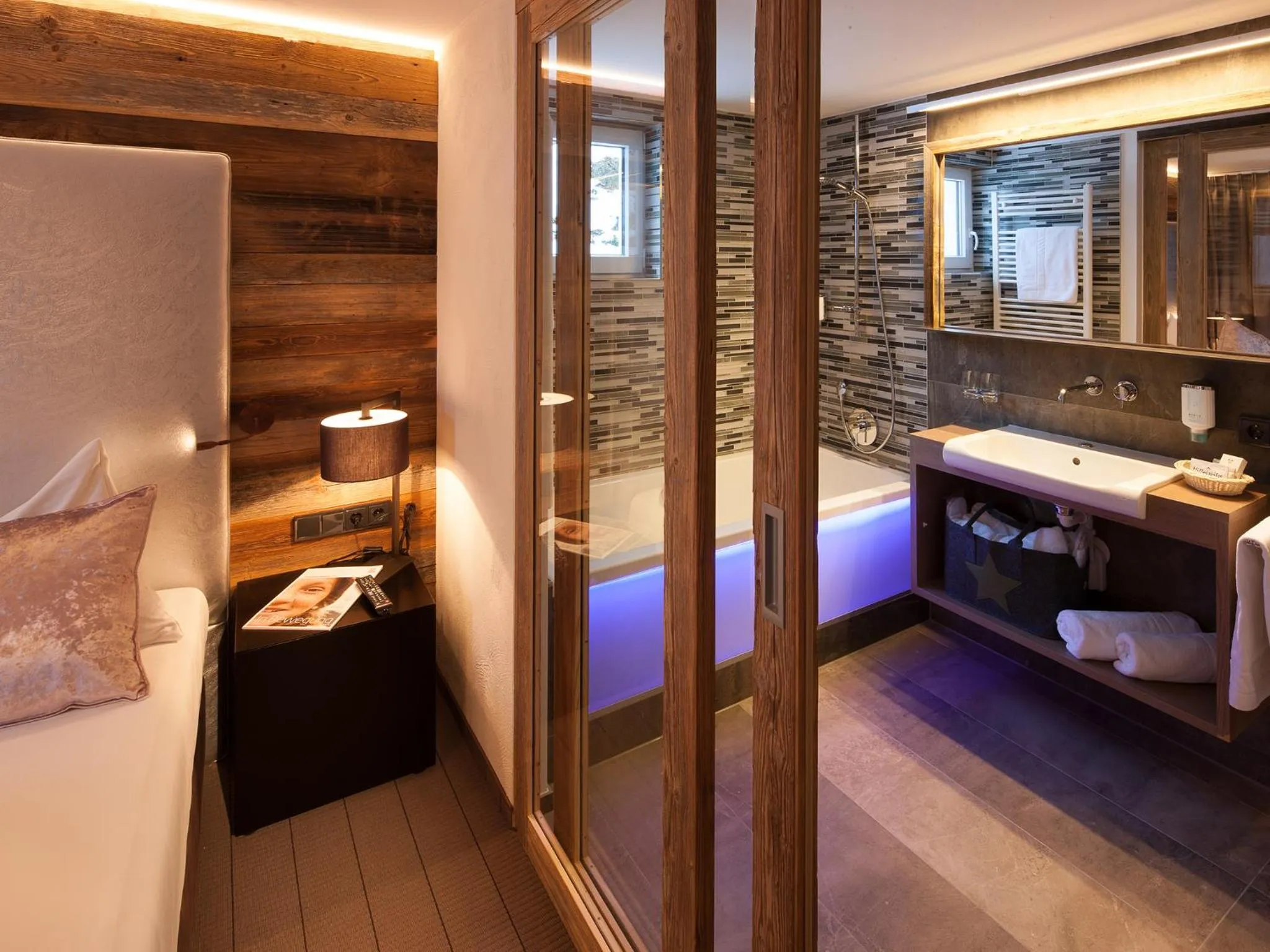 Bedroom, Bed in Boutique Hotel die Mittagspitze Superior