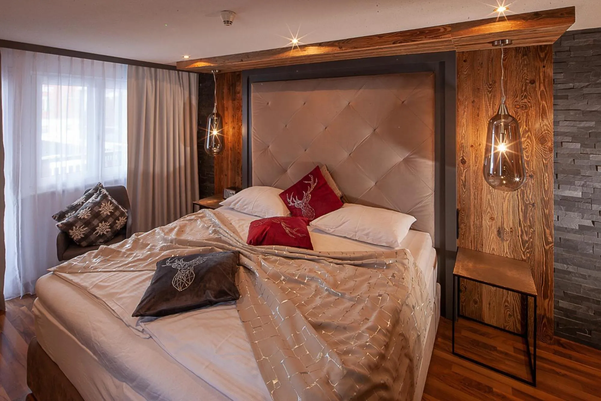 Photo of the whole room, Bed in Boutique Hotel die Mittagspitze Superior