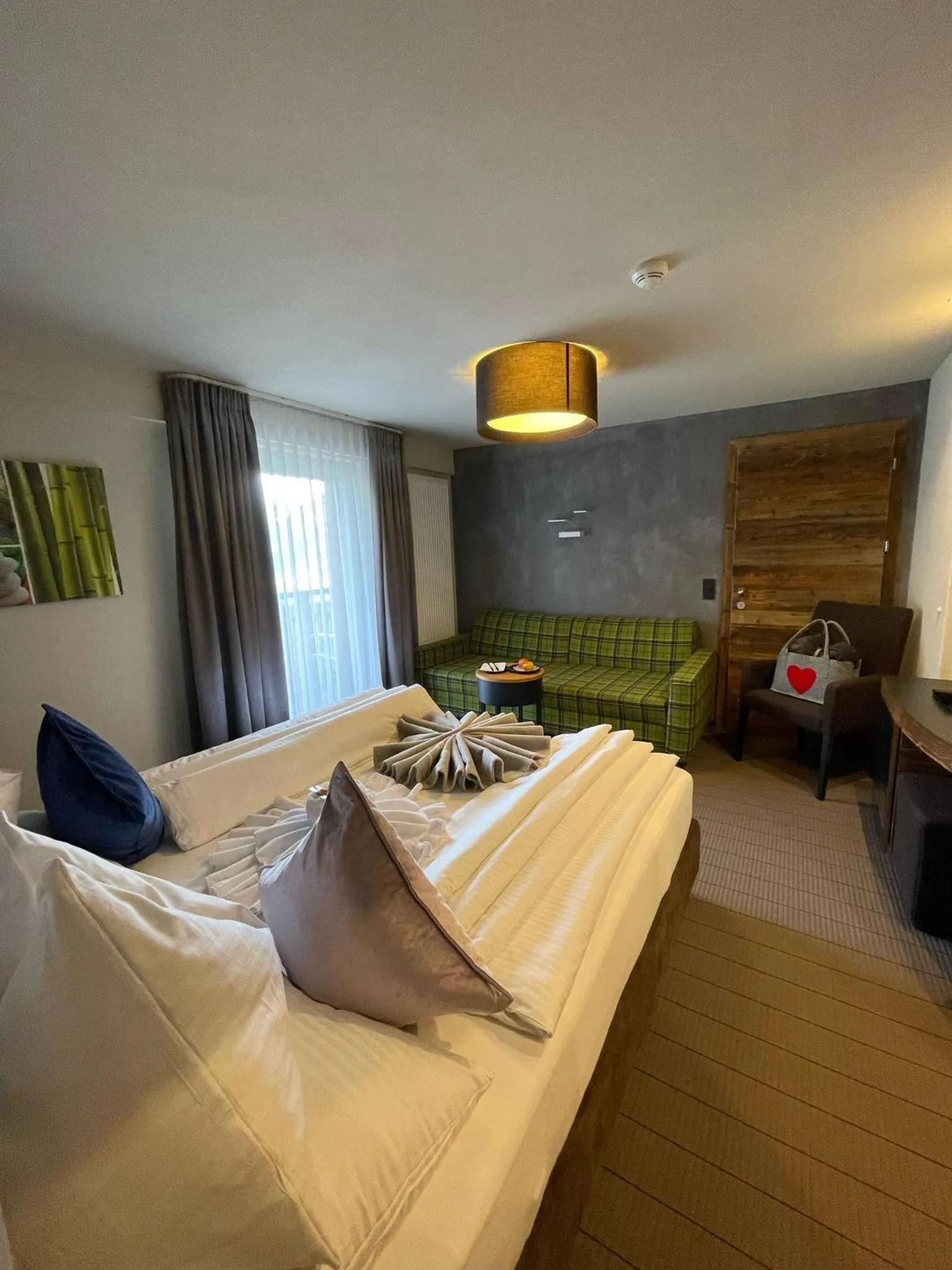 Photo of the whole room, Bed in Boutique Hotel die Mittagspitze Superior