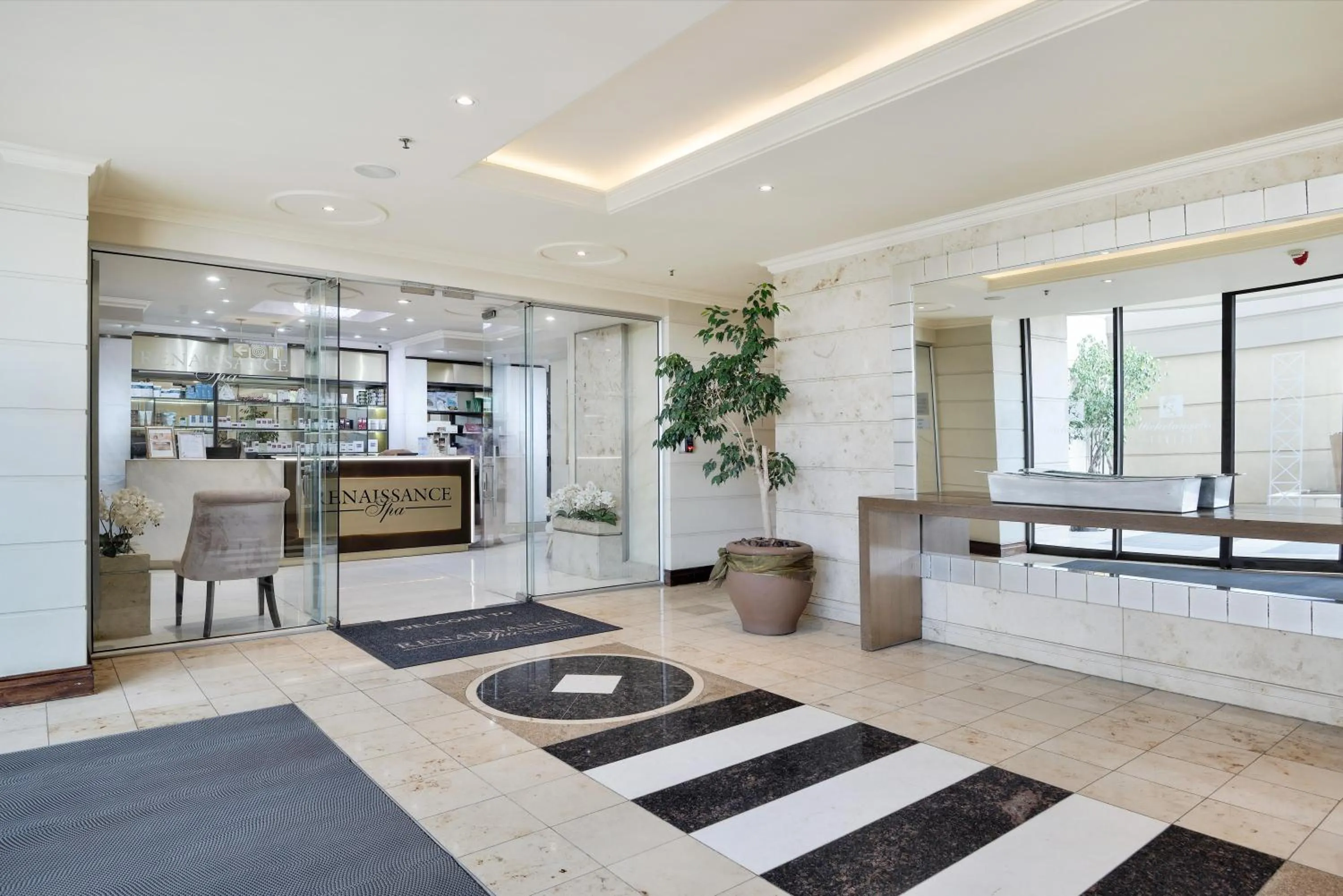 Lobby or reception in The Michelangelo Towers